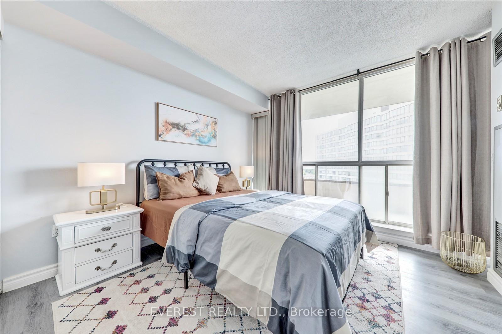 3 Bedrooms Condo at 3 Greystone Walk, Toronto For sale