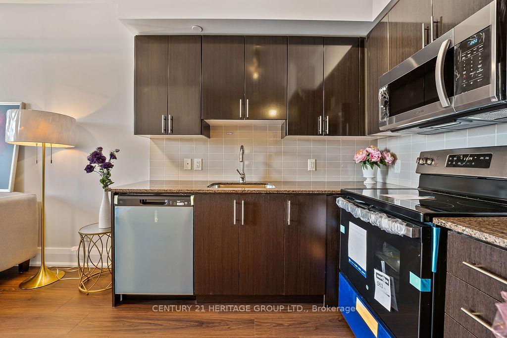 2 Bedrooms Condo at 85 North Park, Vaughan For sale