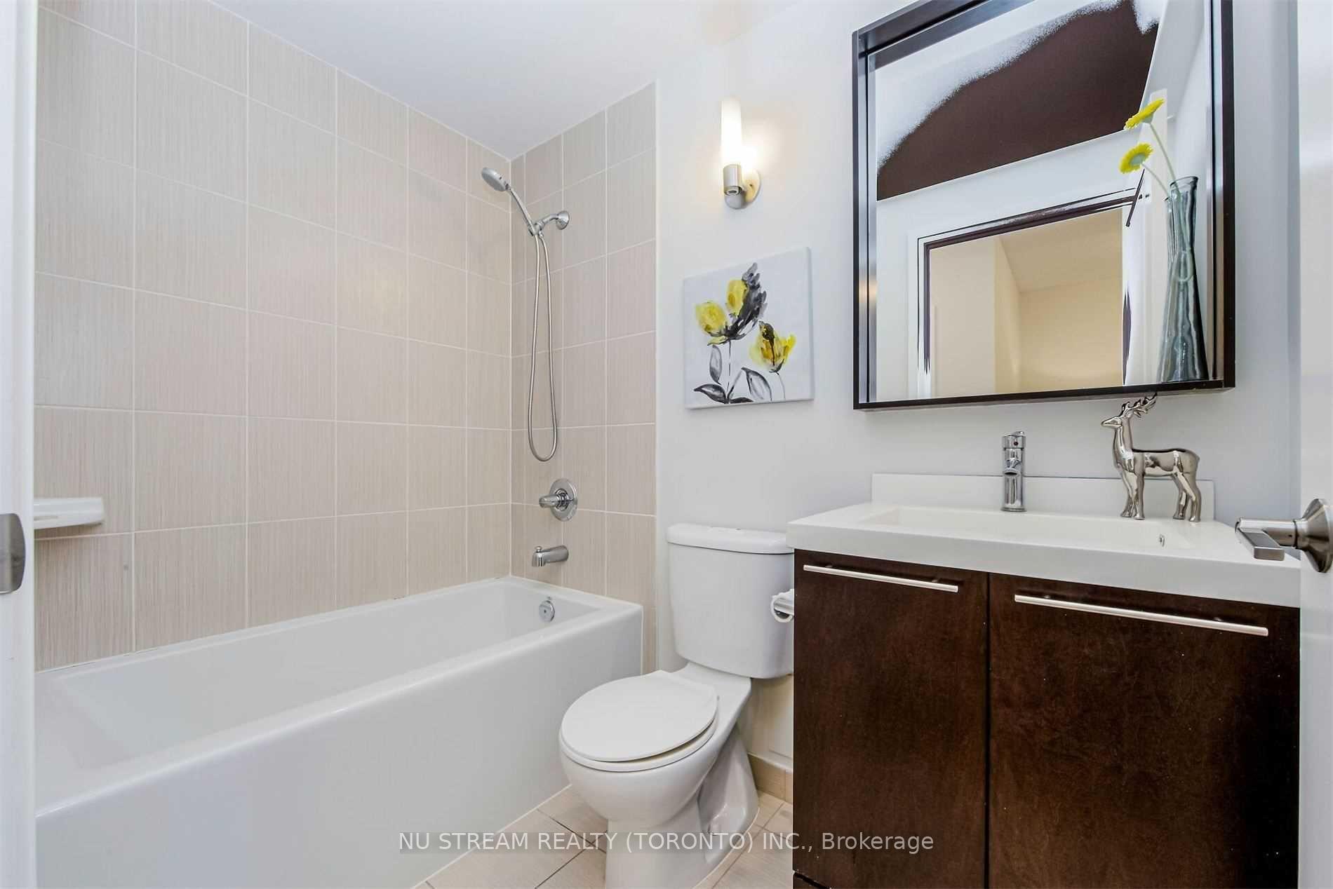 2 Bedrooms Condo at 100 Harrison Garden,  Toronto For sale