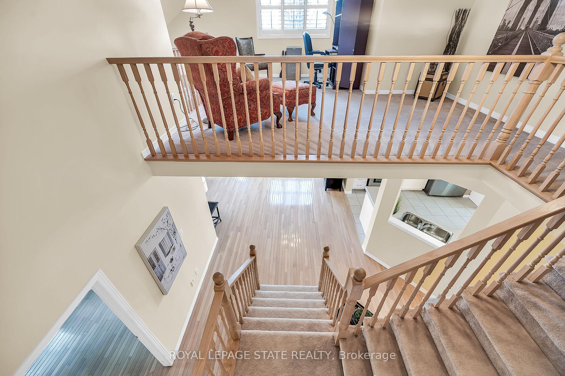 3 Bedrooms Condo at 212 Stonehenge,  Hamilton For sale