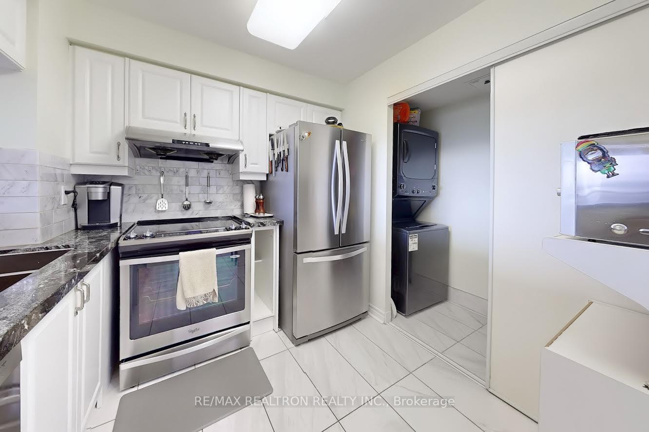 3 Bedrooms Condo at 68 Corporate, Toronto For sale