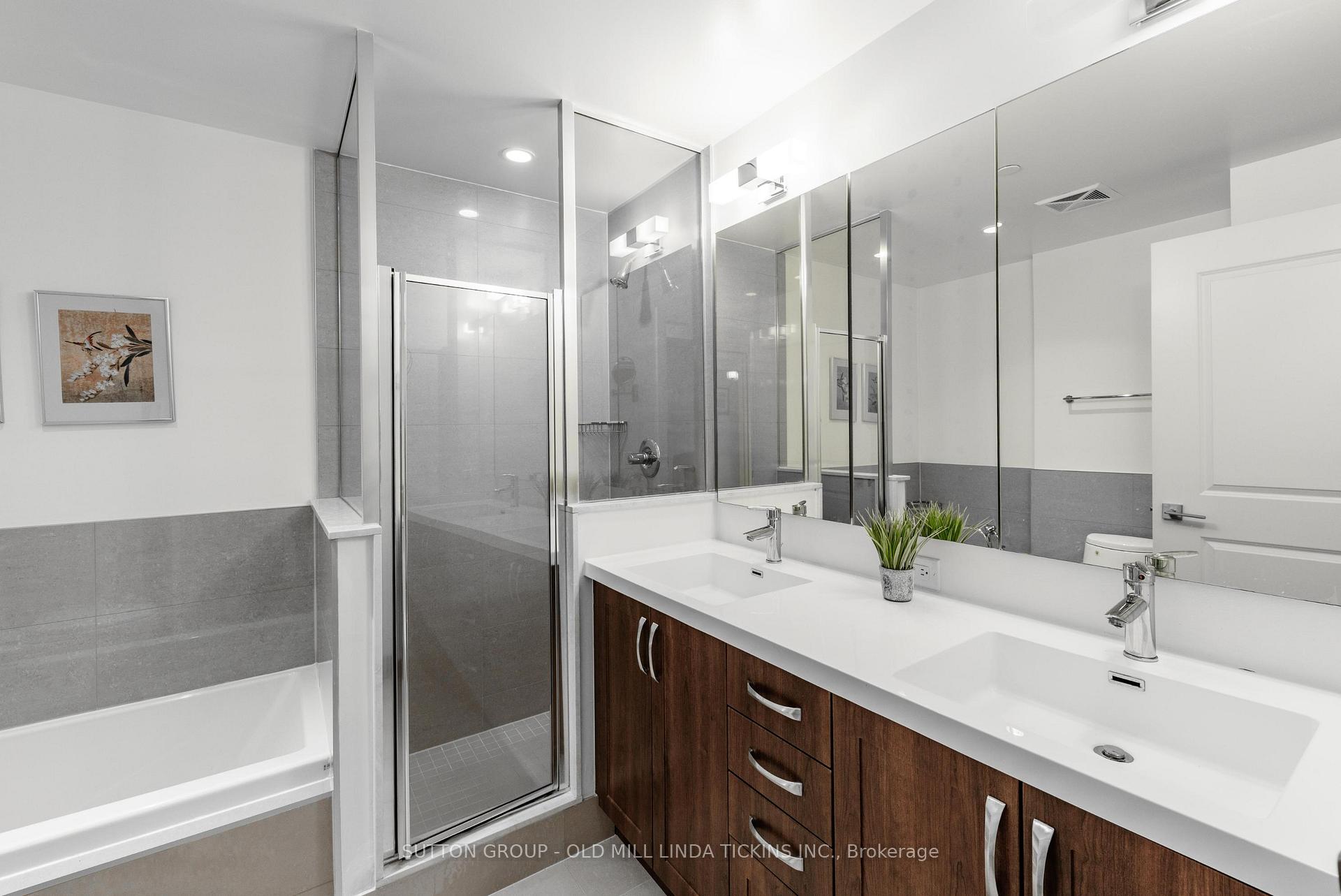 3 Bedrooms Condo at 1 Old Mill, Toronto For sale