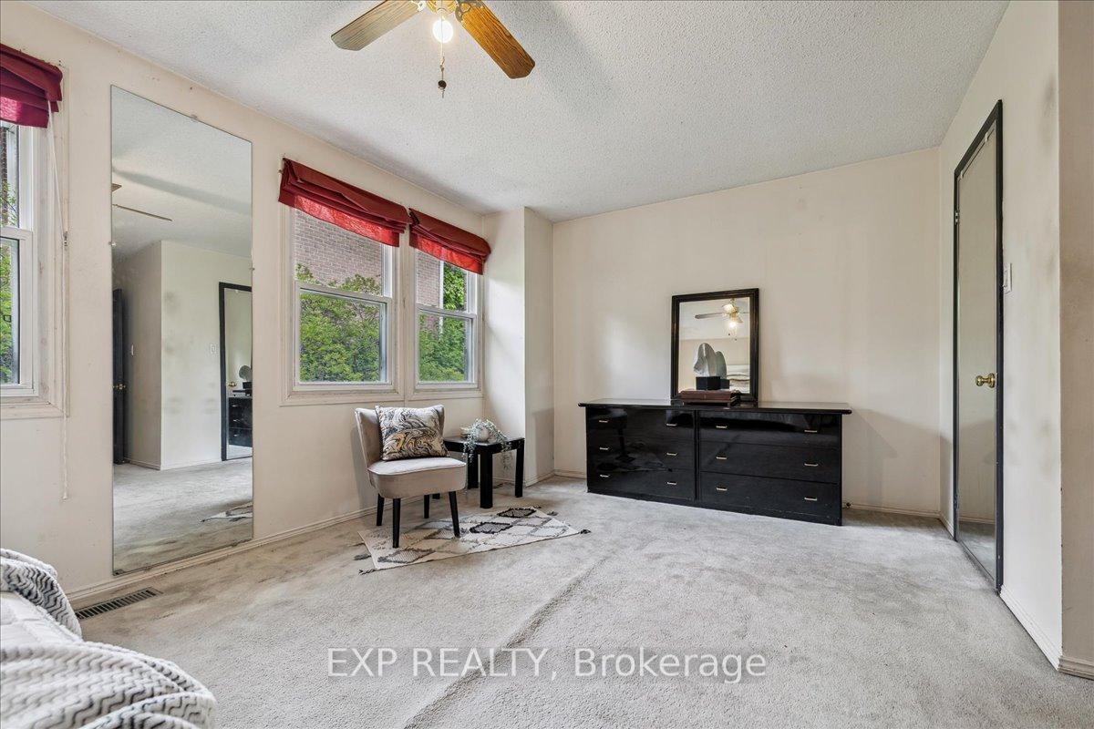 3 Bedrooms Condo at 62 Tamarack, Toronto For sale