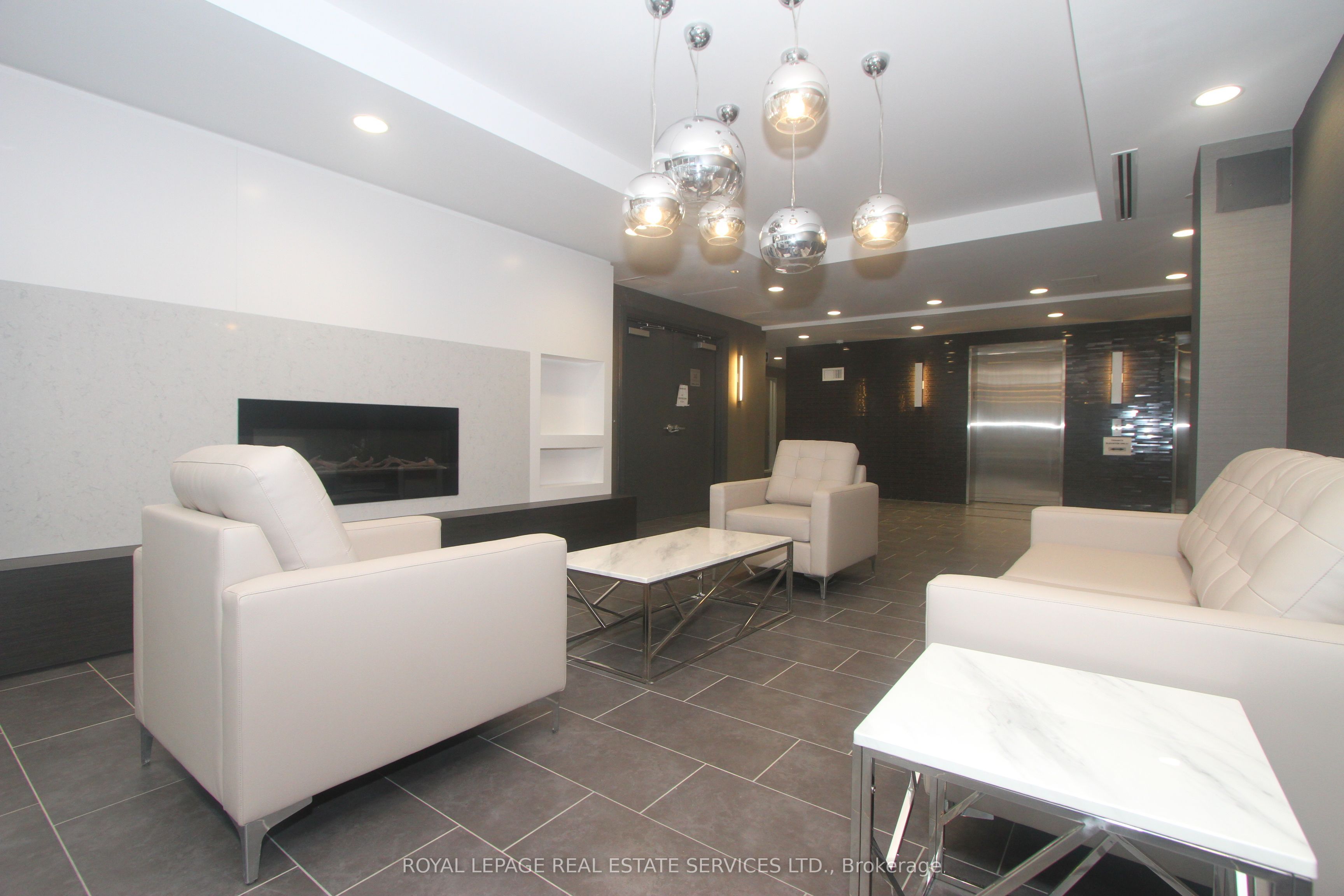 561 Sherbourne Street, #1709
