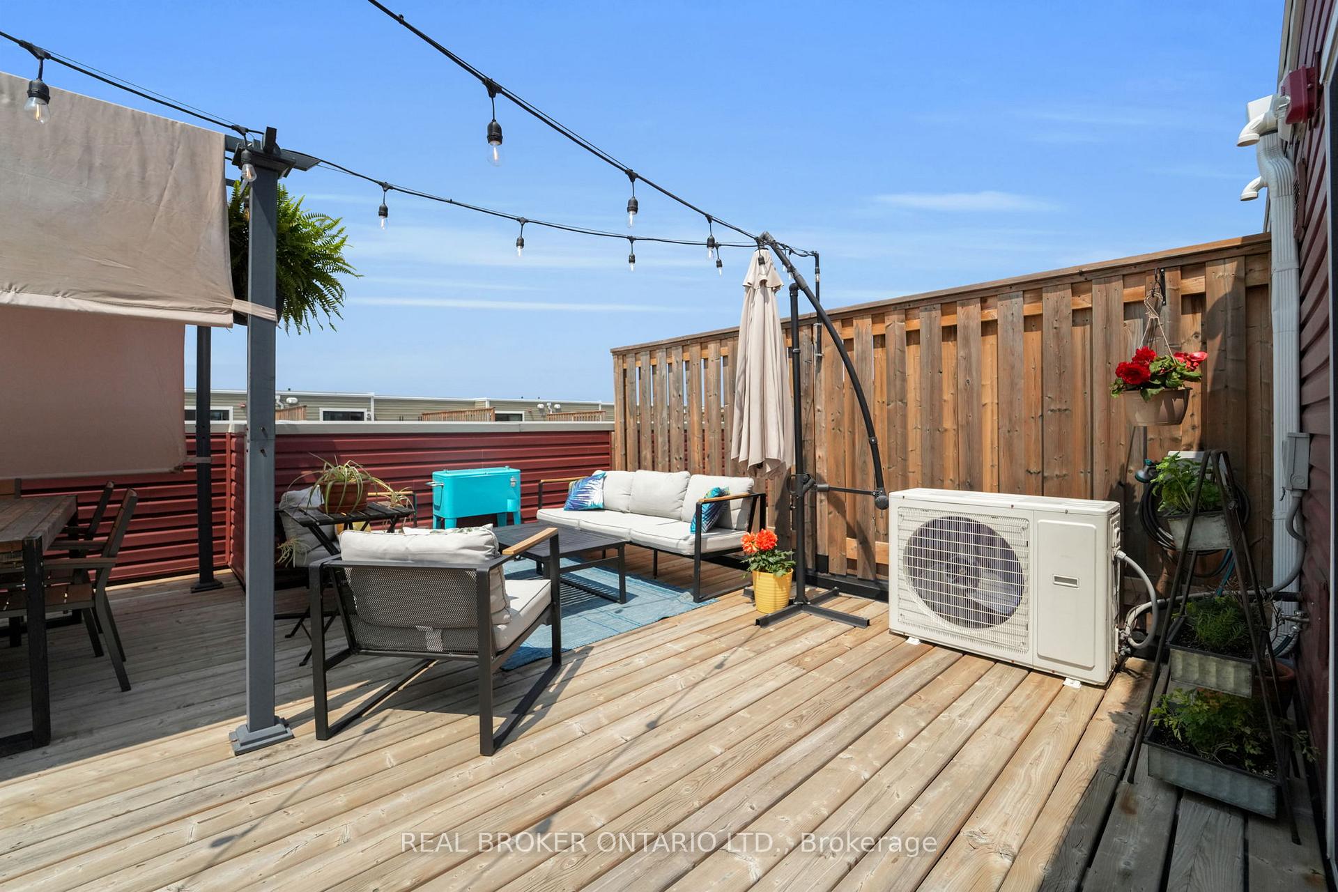 2 Bedrooms Condo at 100 Long Branch, Toronto For sale