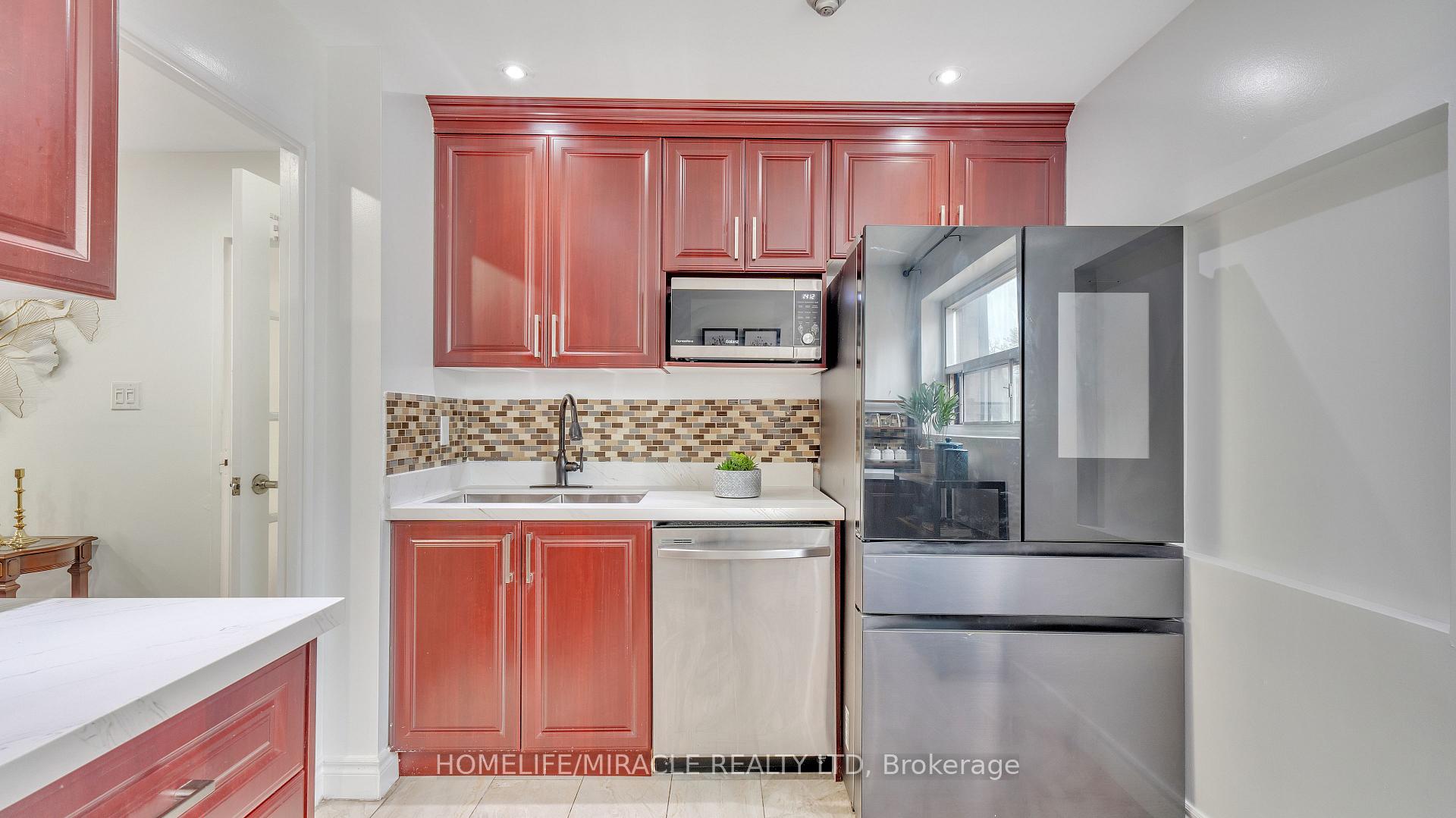 3 Bedrooms Condo at 91 Muir, Toronto For sale