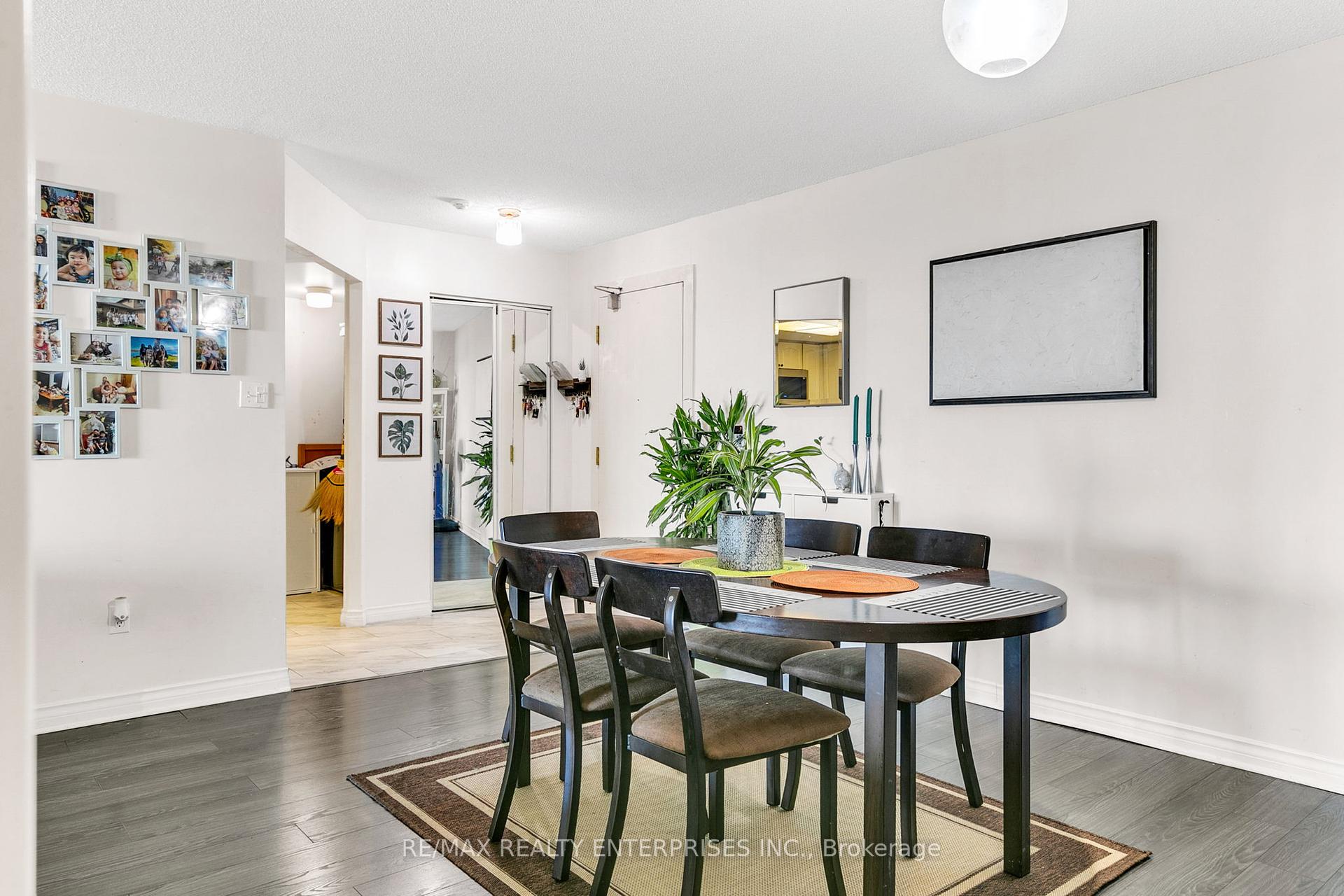 3 Bedrooms Condo at 1 Greystone Walk,  Toronto For sale