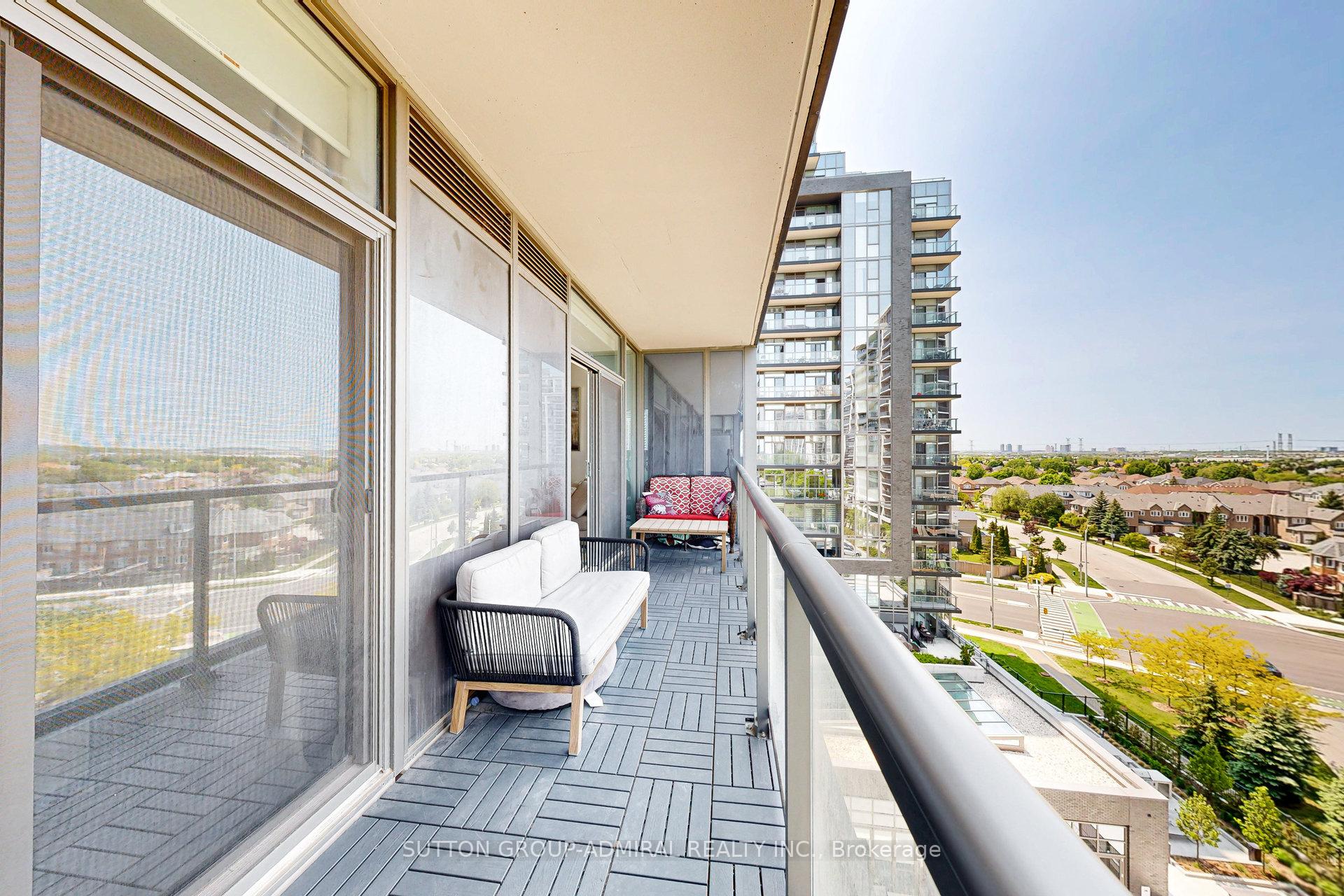 2 Bedrooms Condo at 20 Gatineau, Vaughan For sale