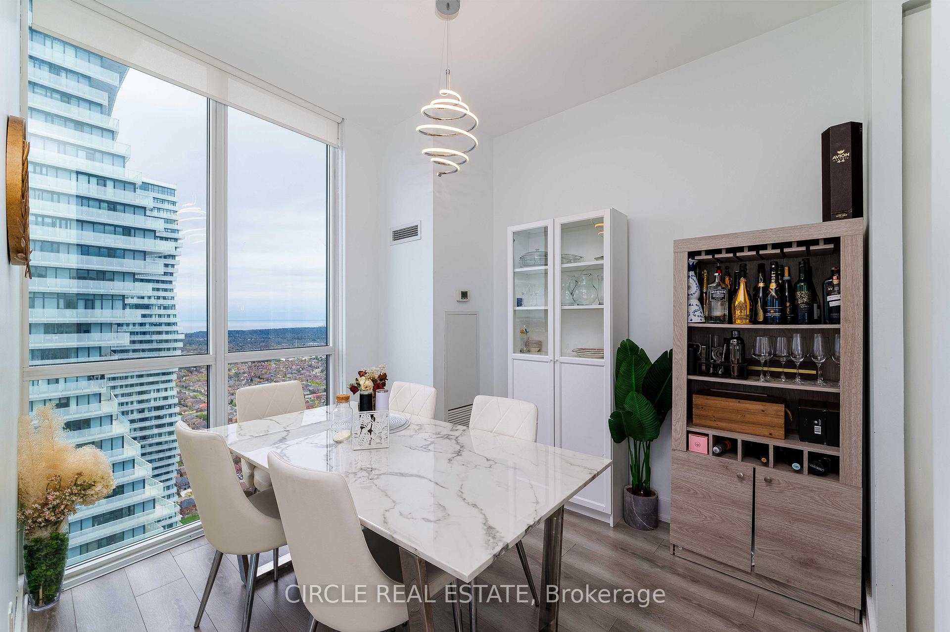 4 Bedrooms Condo at 4011 Brickstone Mews, Mississauga For sale