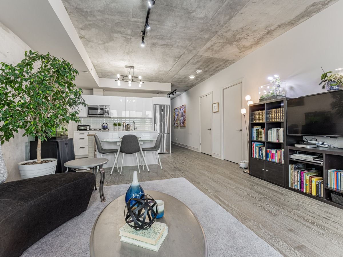 608 Richmond Street W 816