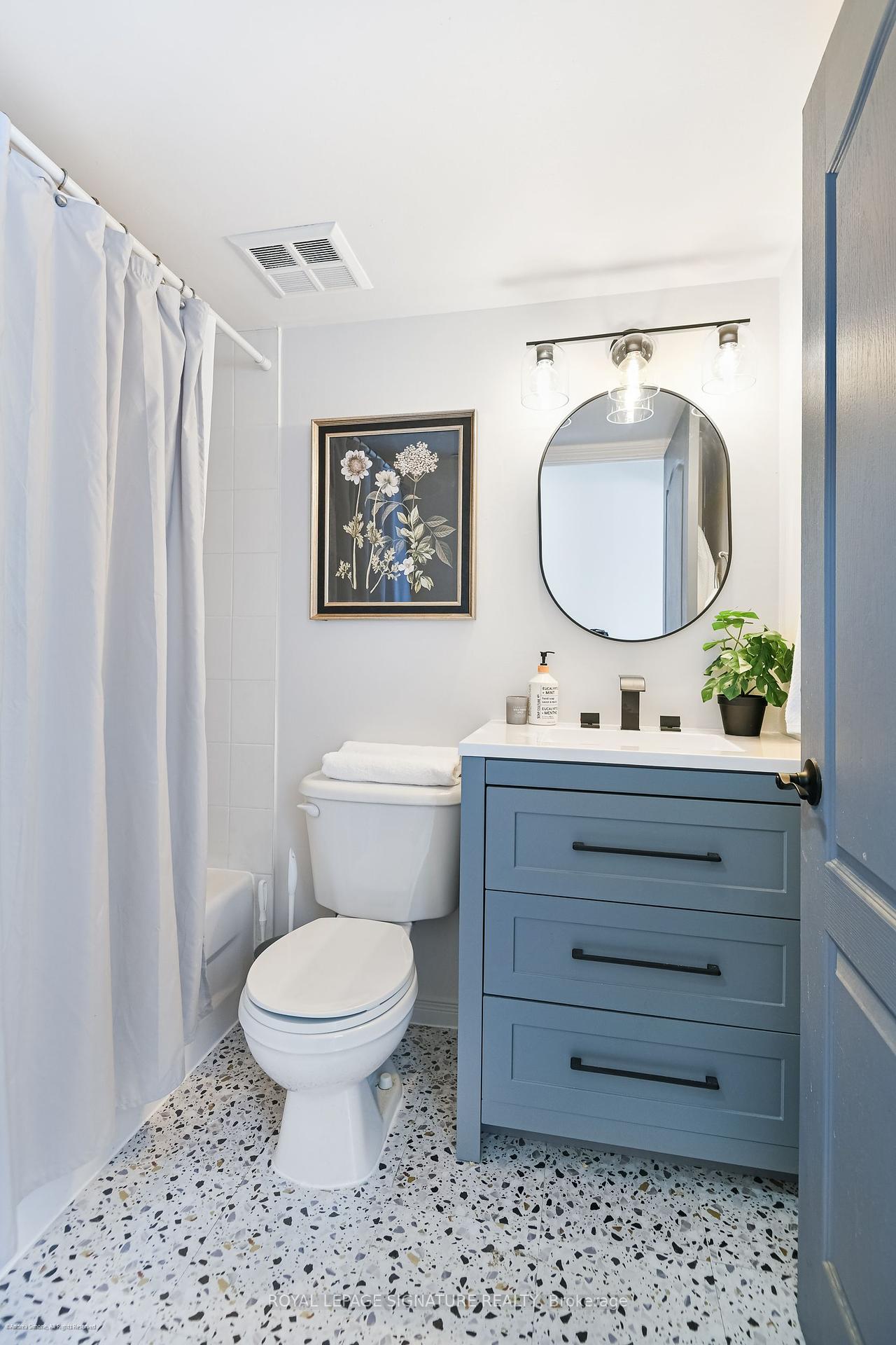 2 Bedrooms Condo at 12 Sudbury,  Toronto For sale