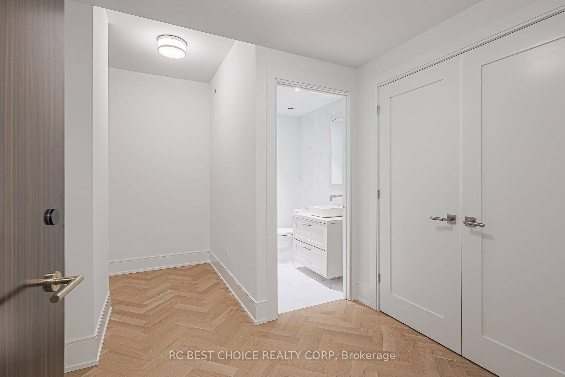 3 Bedrooms Condo at 455 Wellington, Toronto For sale
