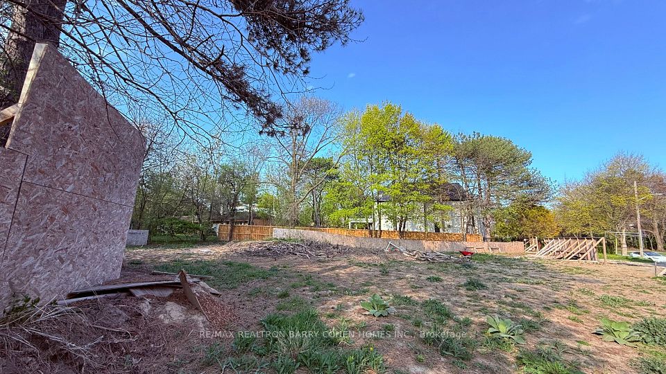 2527 Bayview