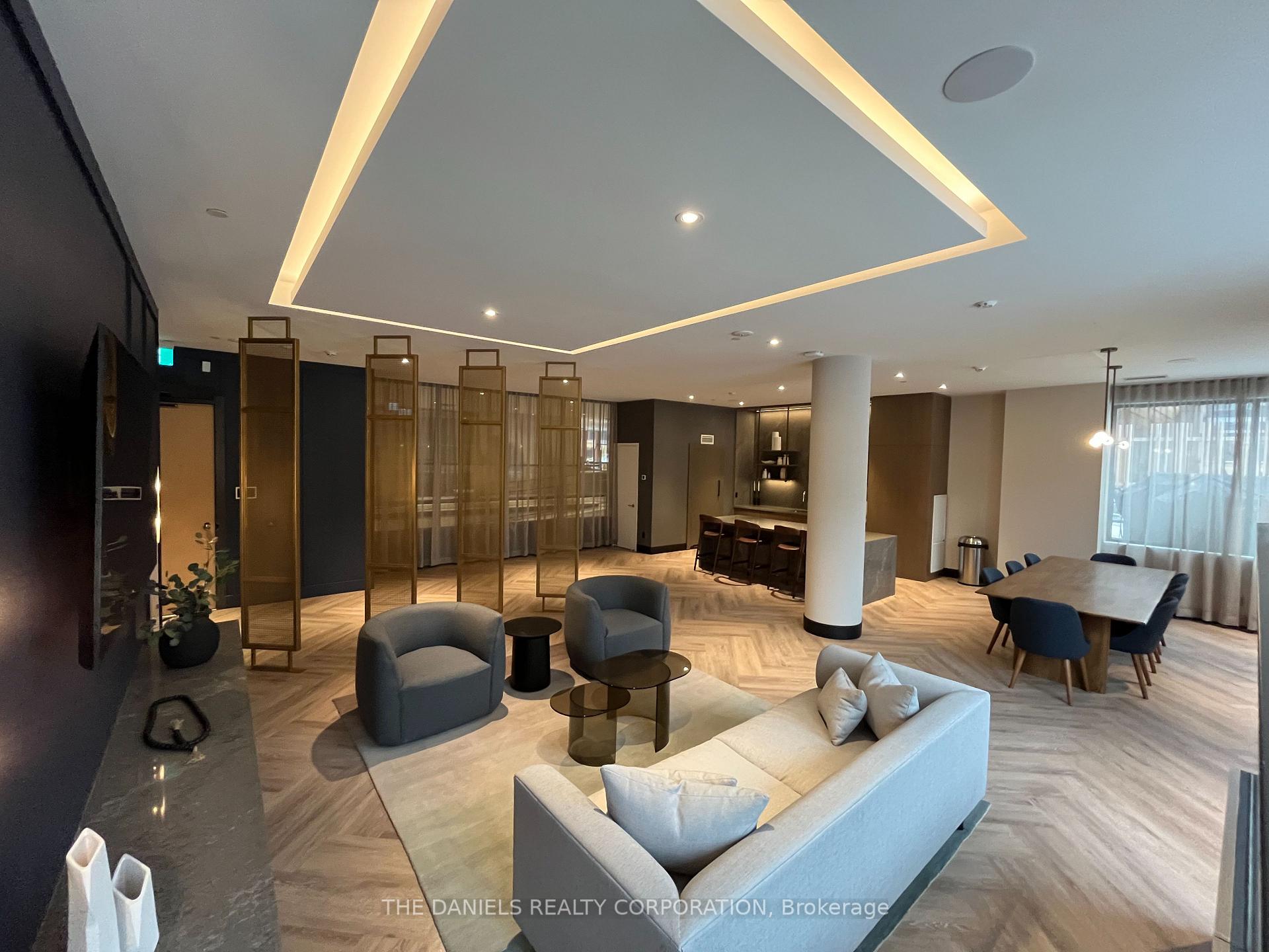 2 Bedrooms Condo at 8 Beverley Glen,  Vaughan For sale