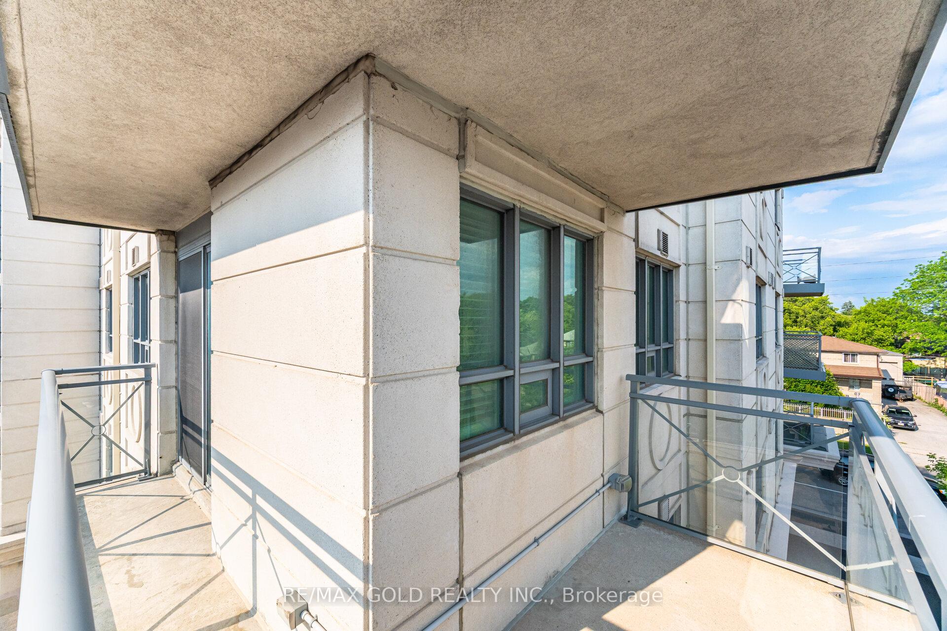 2 Bedrooms Condo at 7730 Kipling, Vaughan For sale