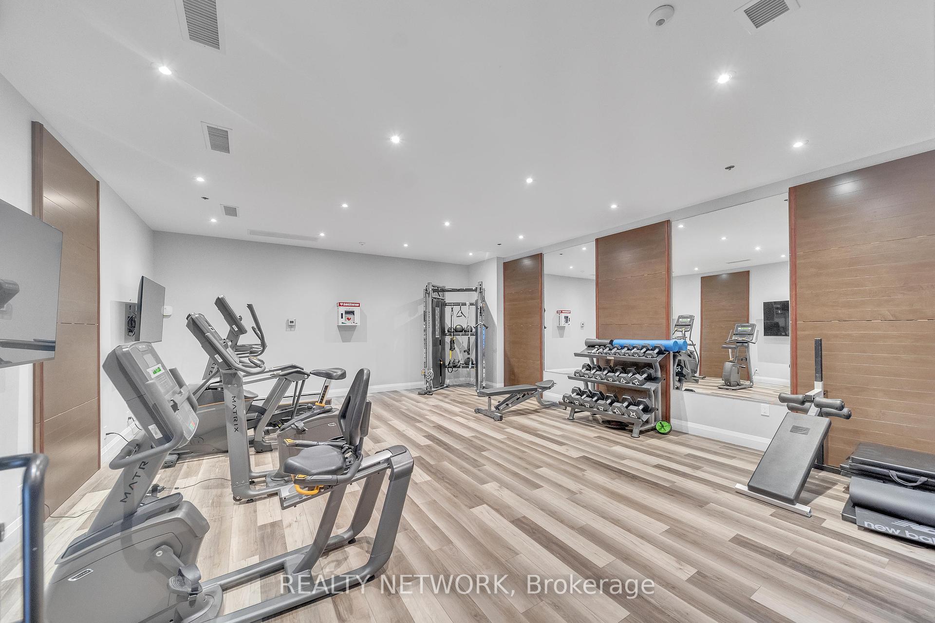 2 Bedrooms Condo at 1 Redfern, Hamilton For sale
