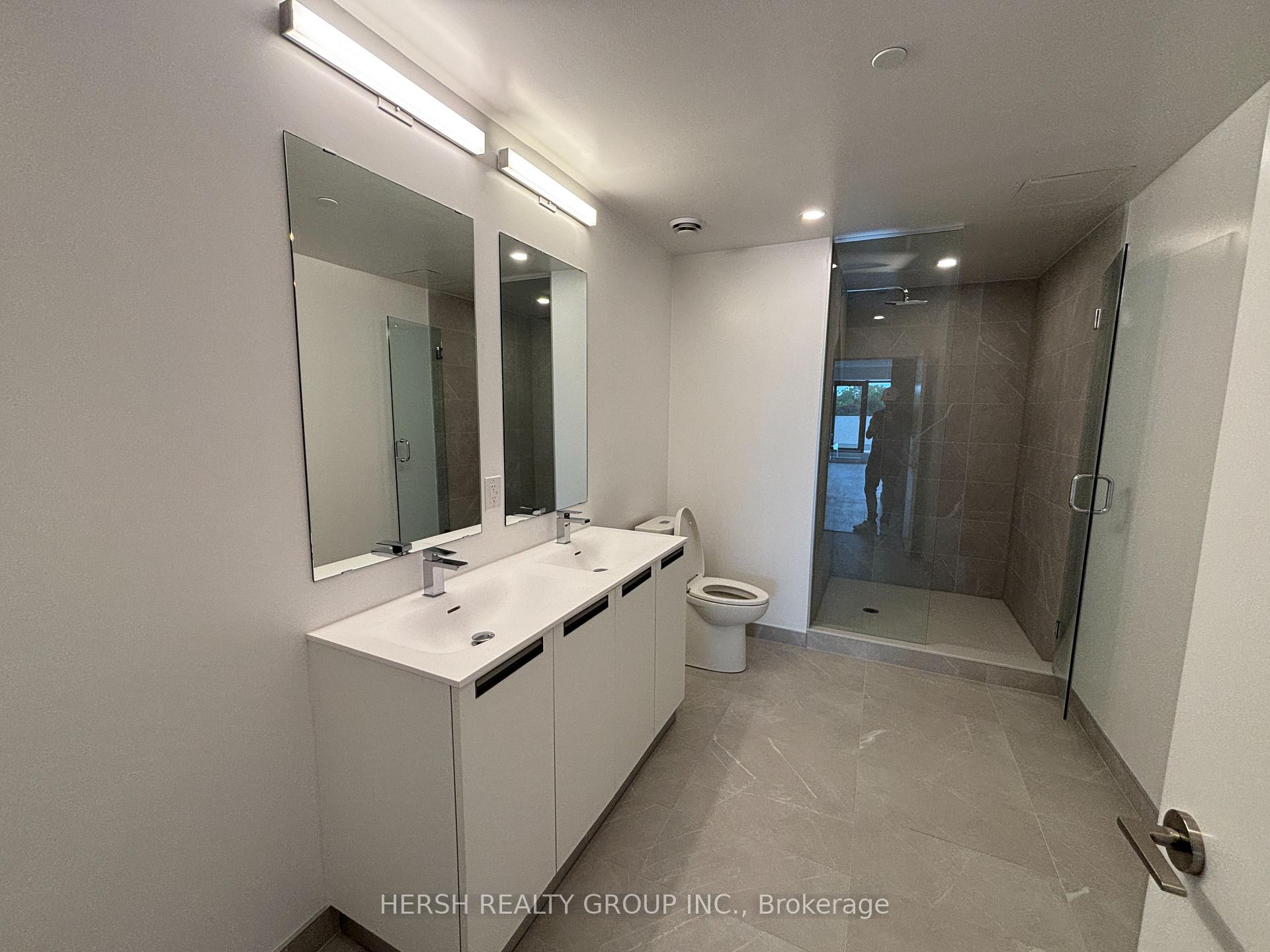 2 Bedrooms Condo at 160 Kingsway, Toronto For sale