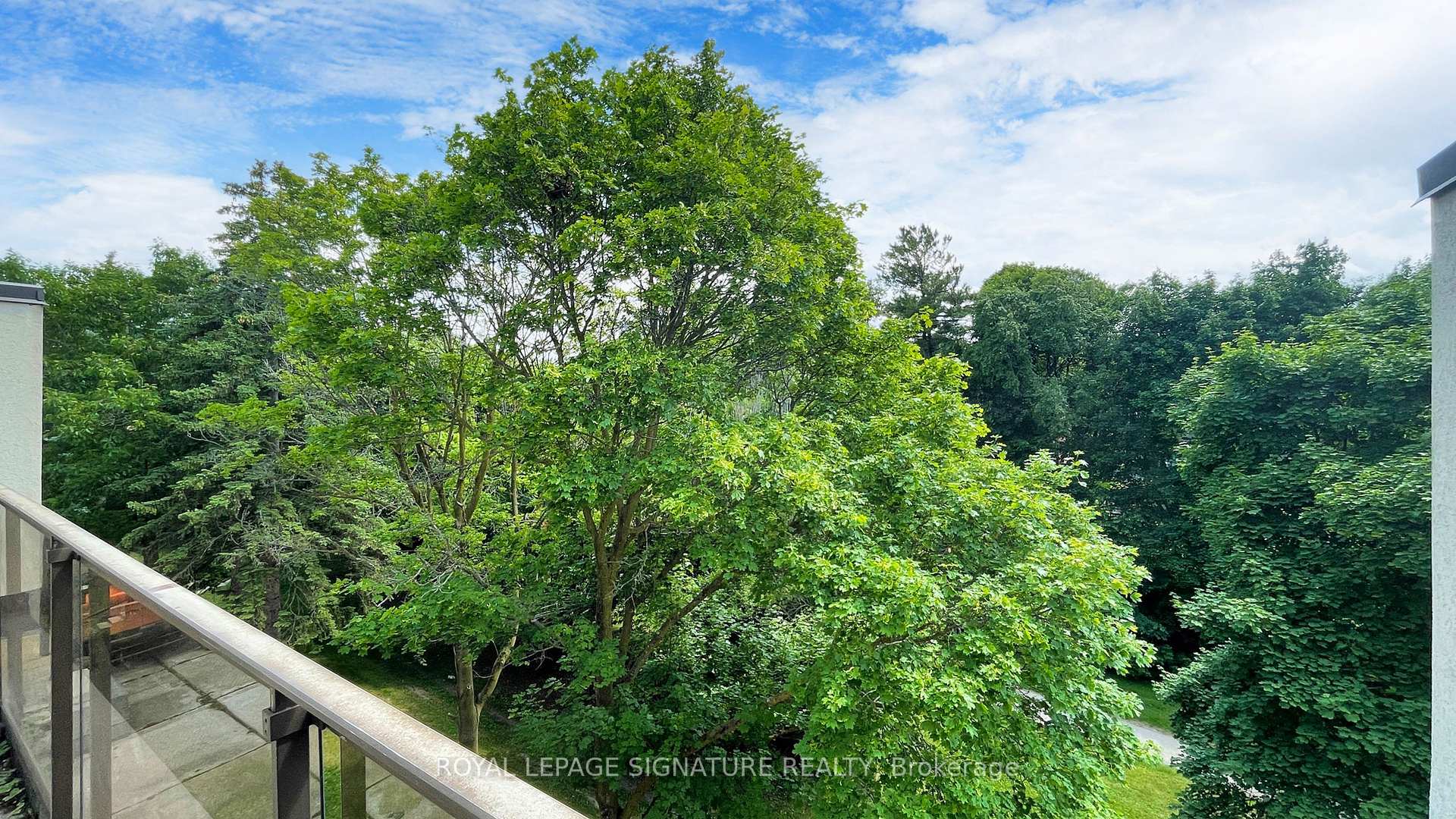 4 Bedrooms Condo at 20 Moonstone, Toronto For sale