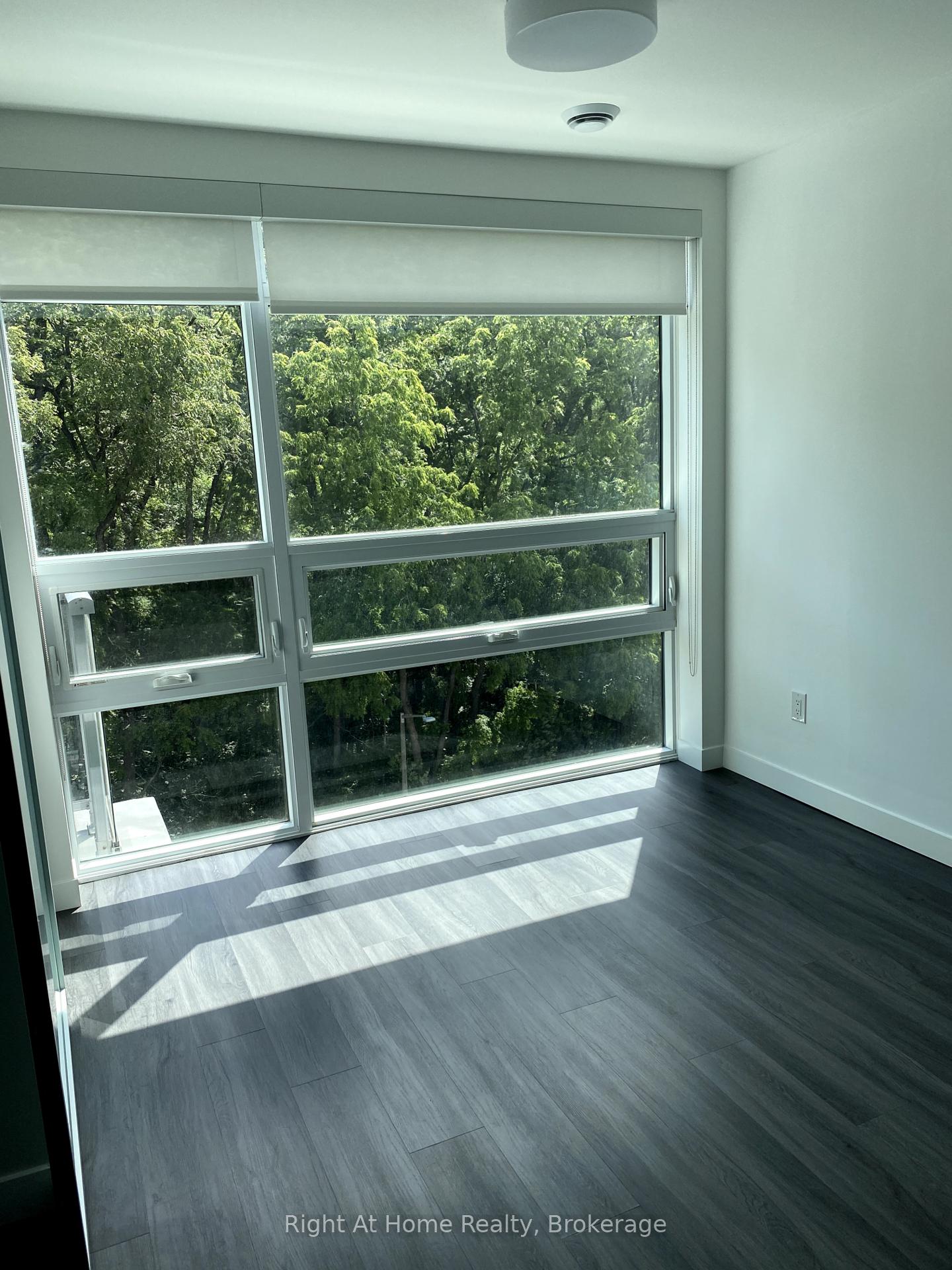 2 Bedrooms Condo at 455 Charlton, Hamilton For sale