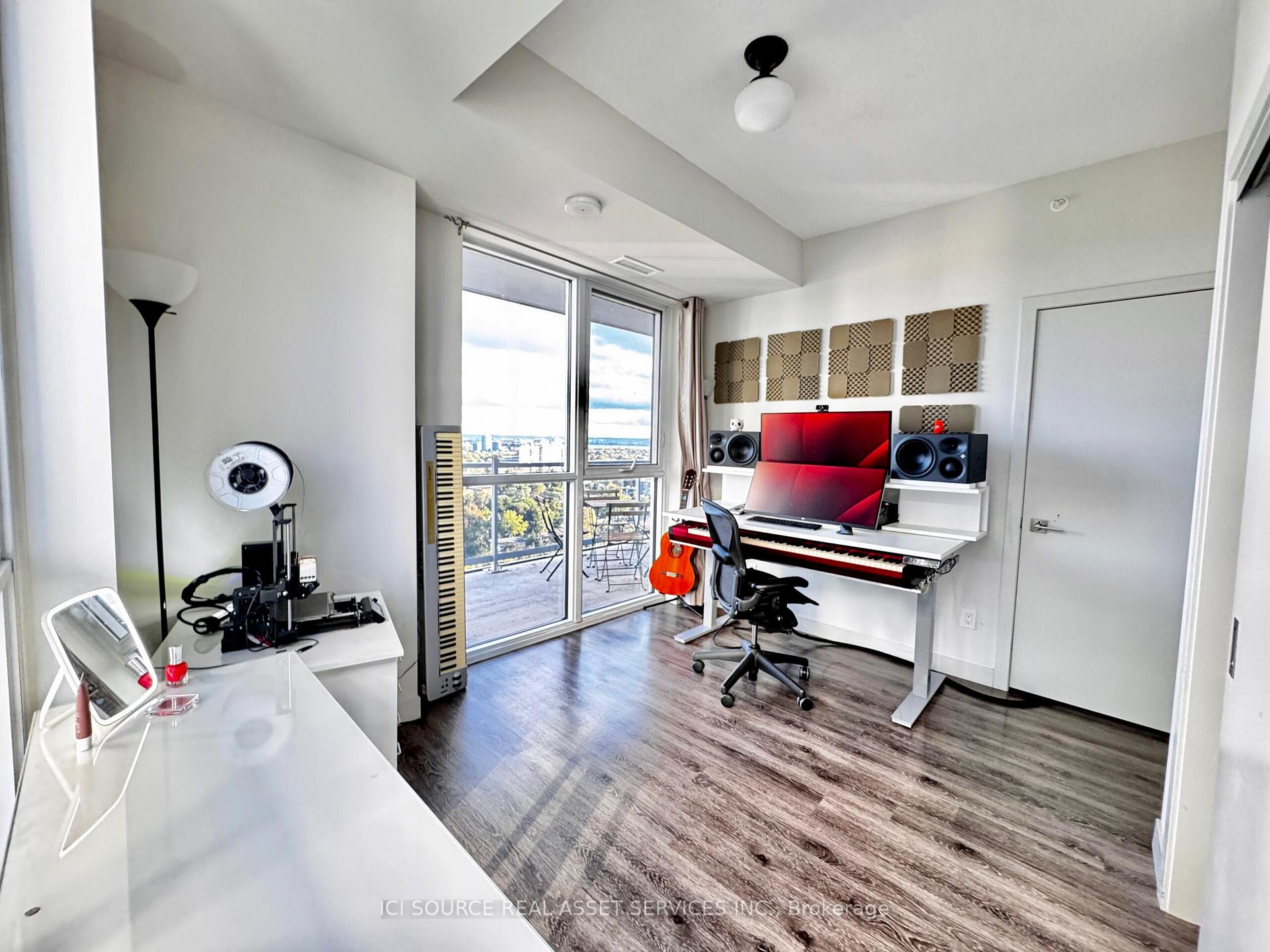 2 Bedrooms Condo at 2081 Fairview,  Burlington For sale