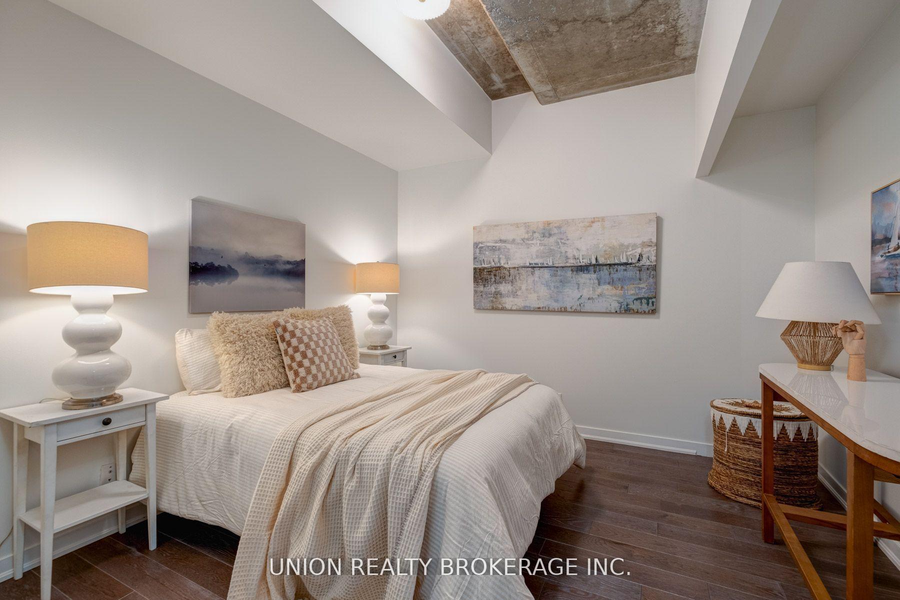 3 Bedrooms Condo at 201 Carlaw, Toronto For sale