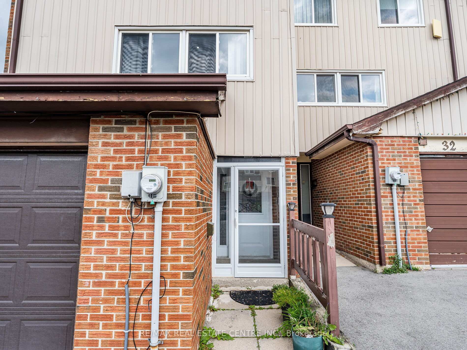 5 Bedrooms Condo at 34 San Roberto, Toronto For sale