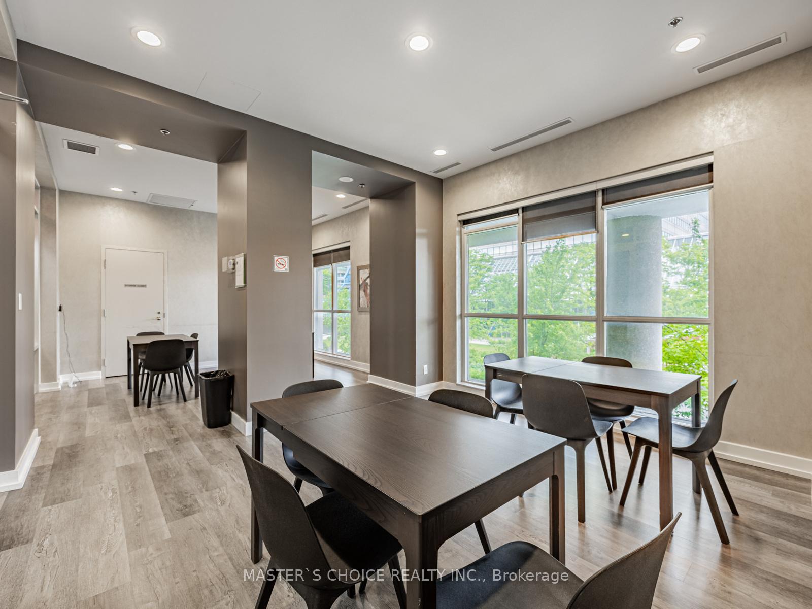 2 Bedrooms Condo at 70 Town Centre, Toronto For sale