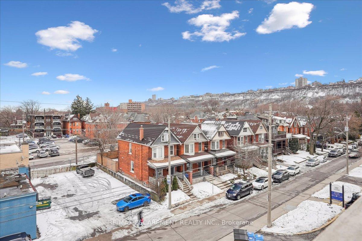 2 Bedrooms Condo at 432 Main,  Hamilton For sale