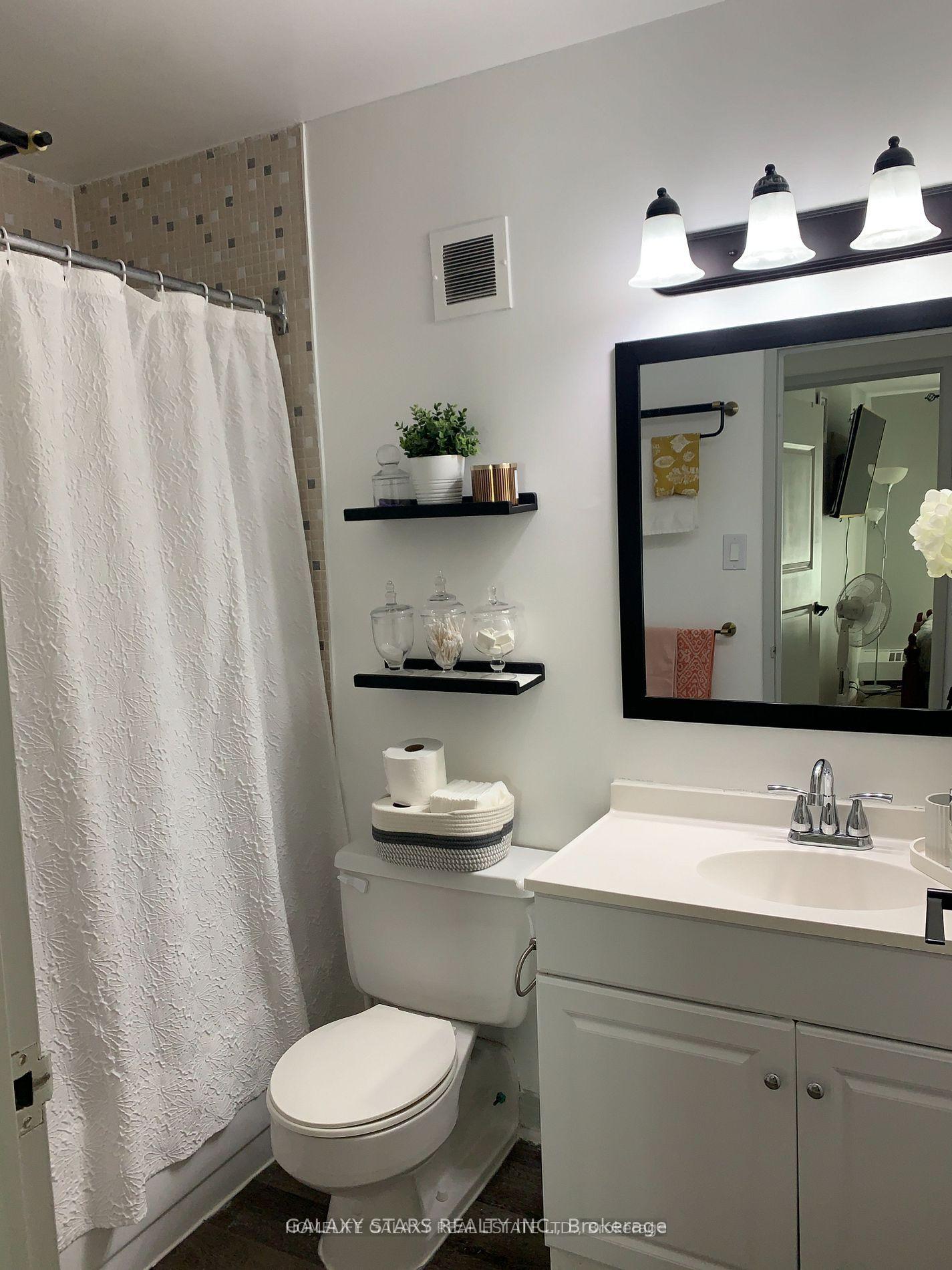 2 Bedrooms Condo at 2 Glamorgan,  Toronto For sale