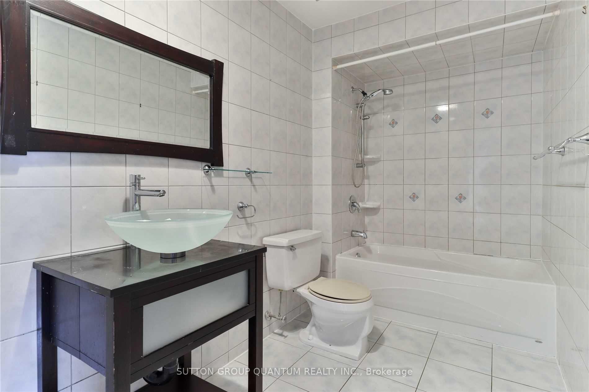 3 Bedrooms Condo at 1055 Shawnmarr, Mississauga For sale