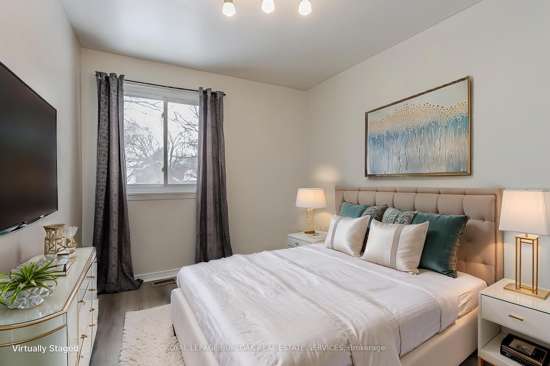 4 Bedrooms Condo at 25 Redbury, Hamilton For sale