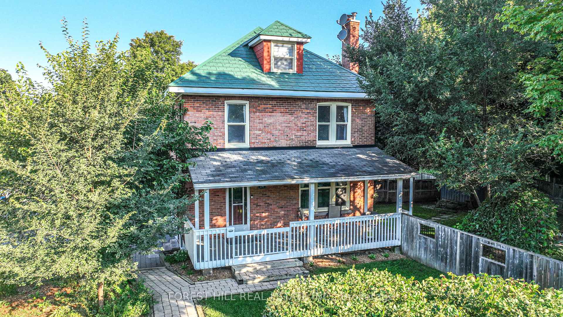 24 Penetang Street, Barrie, ON L4M 1V6