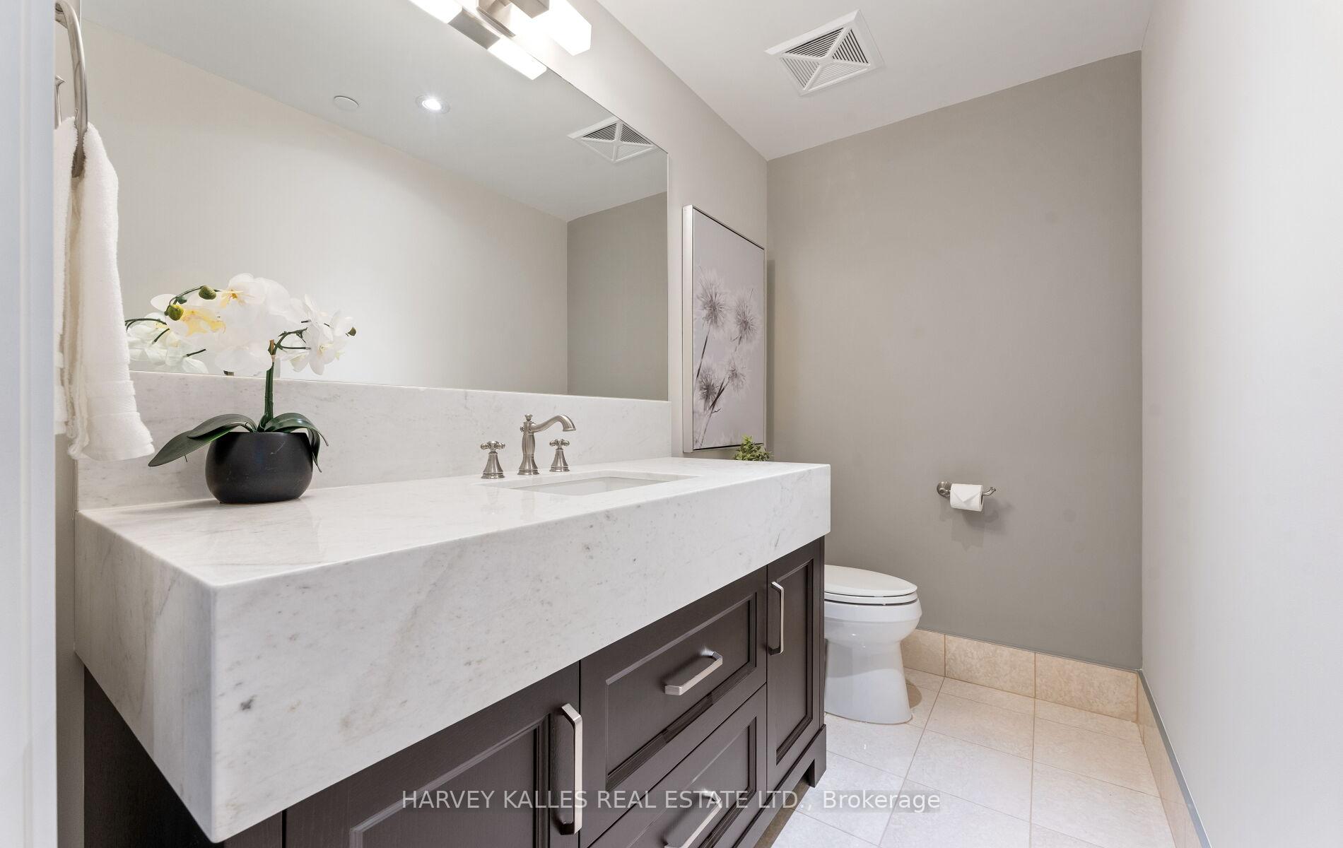 2 Bedrooms Condo at 355 Bedford Park, Toronto For sale