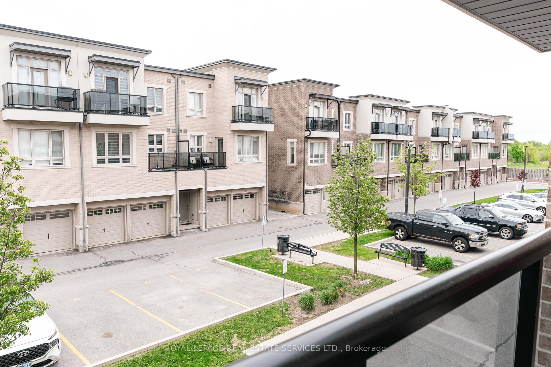 2 Bedrooms Condo at 9621 Jane, Vaughan For sale