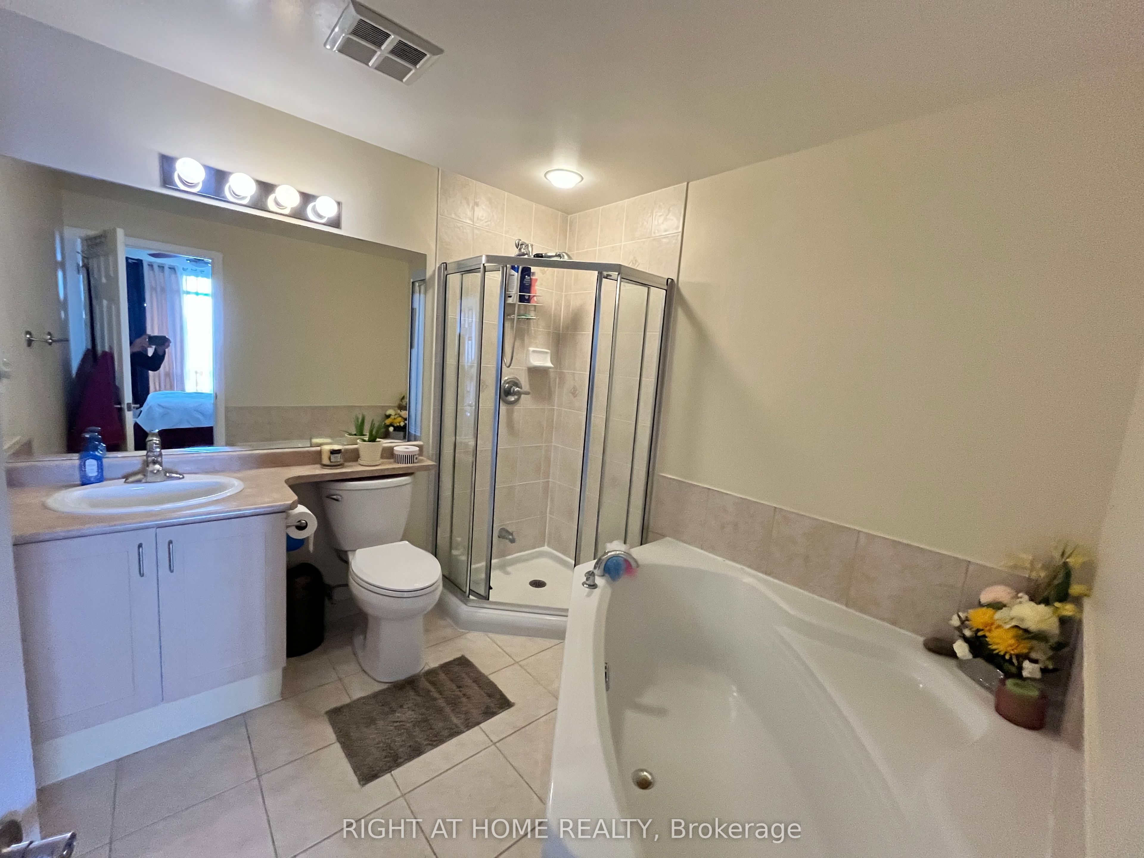 11121 Yonge Street, ## 602