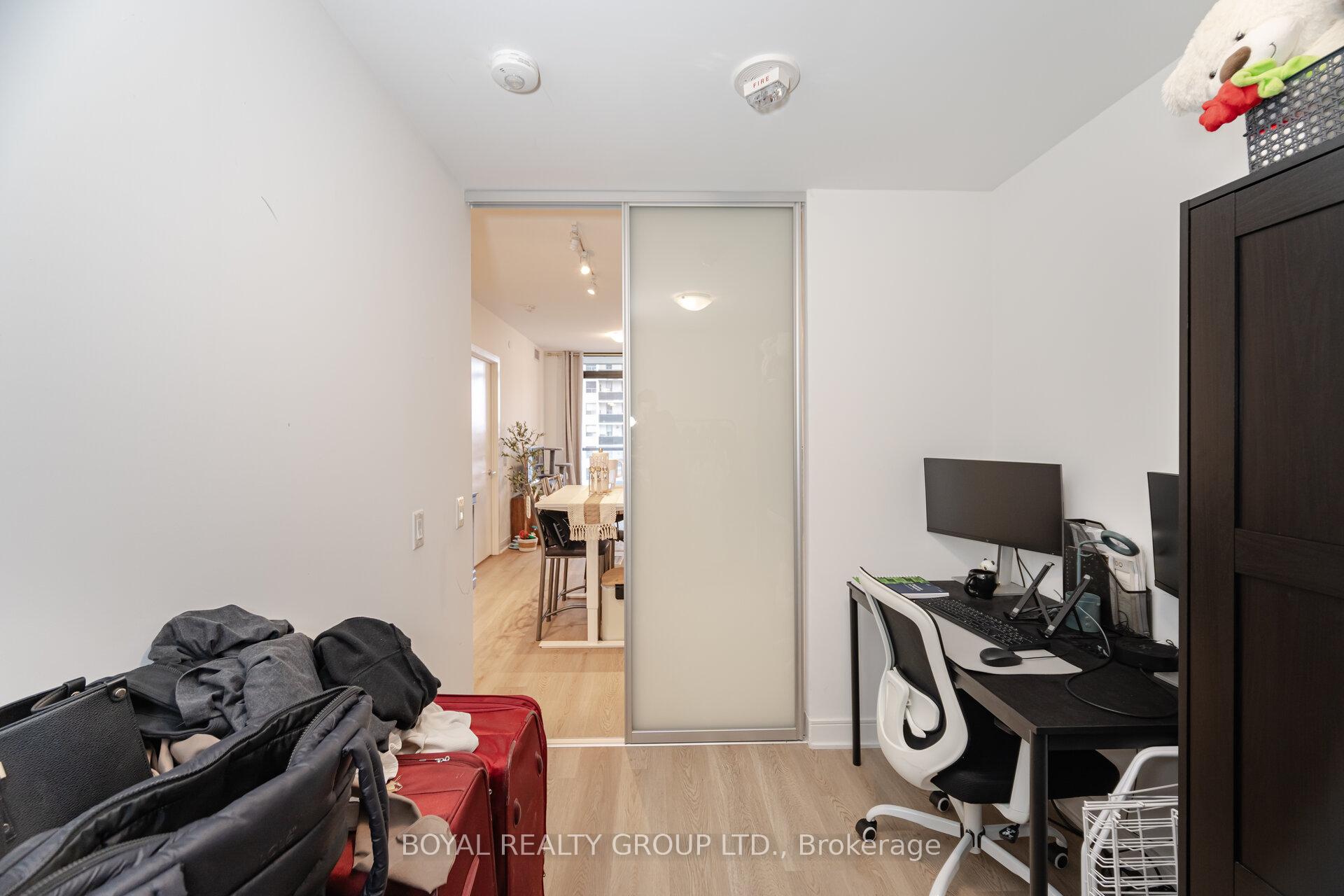 2 Bedrooms Condo at 86 Dundas, Mississauga For sale