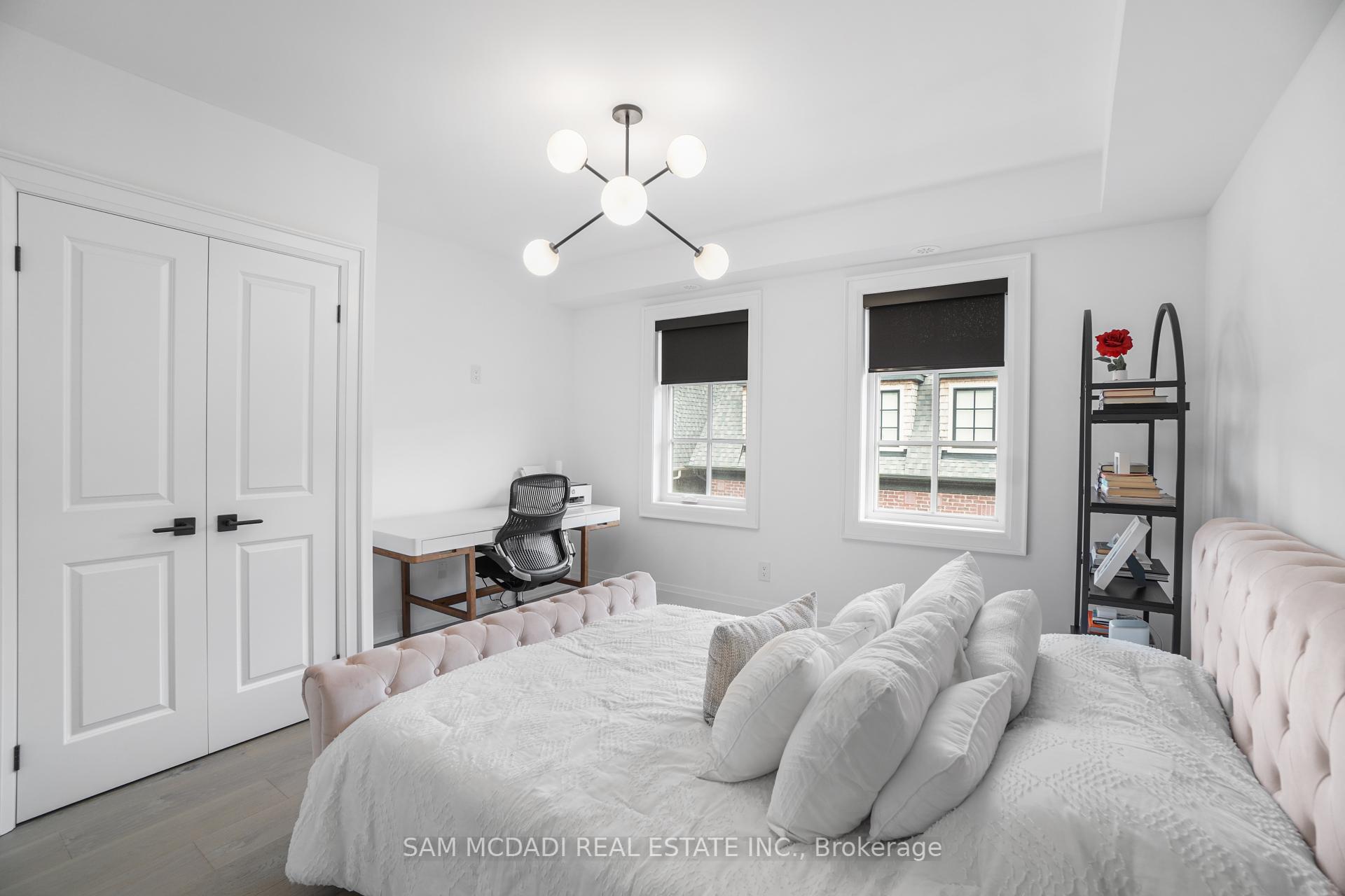 3 Bedrooms Condo at 10 Lunar, Mississauga For sale