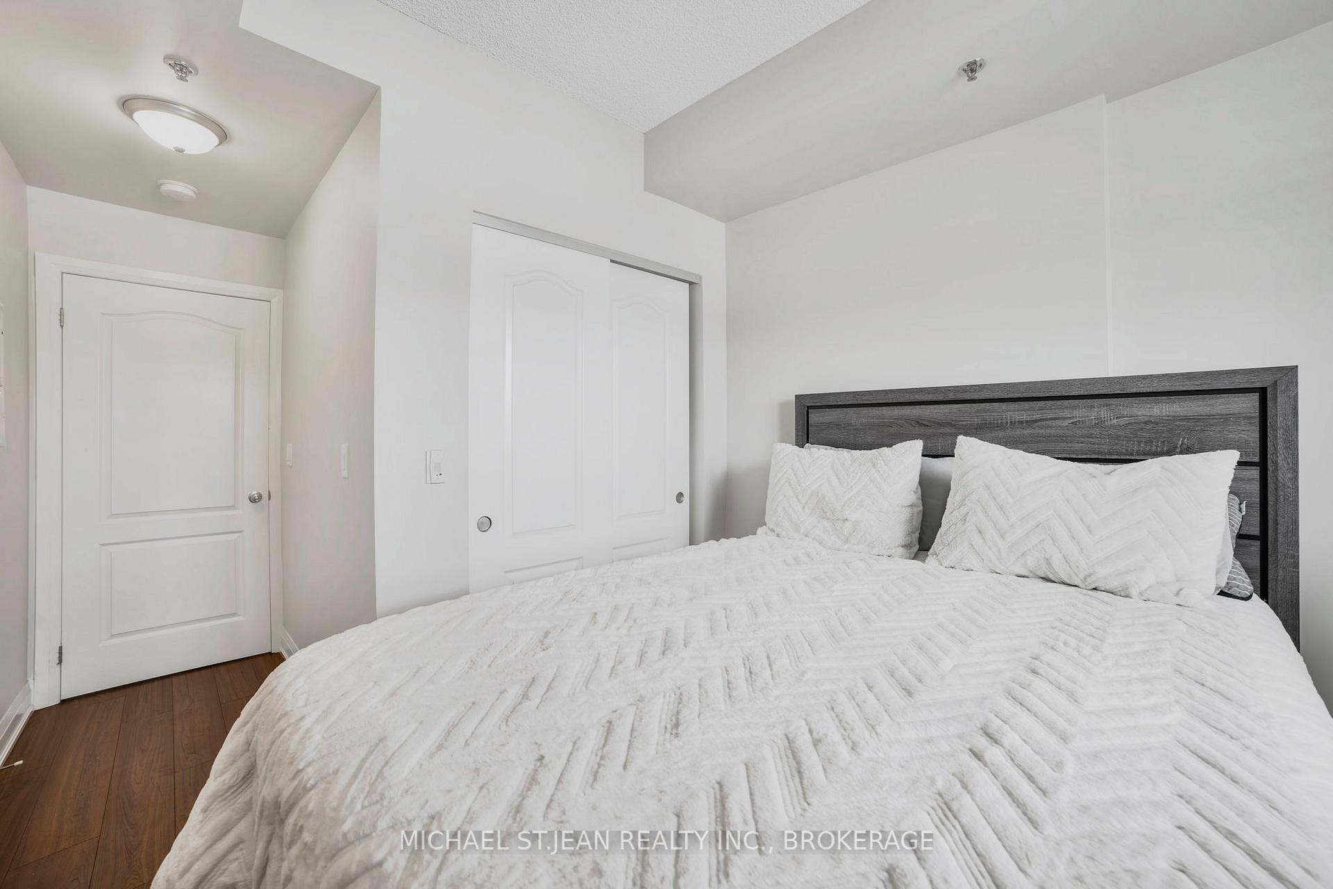 2 Bedrooms Condo at 319 Highway 8,  Hamilton For sale