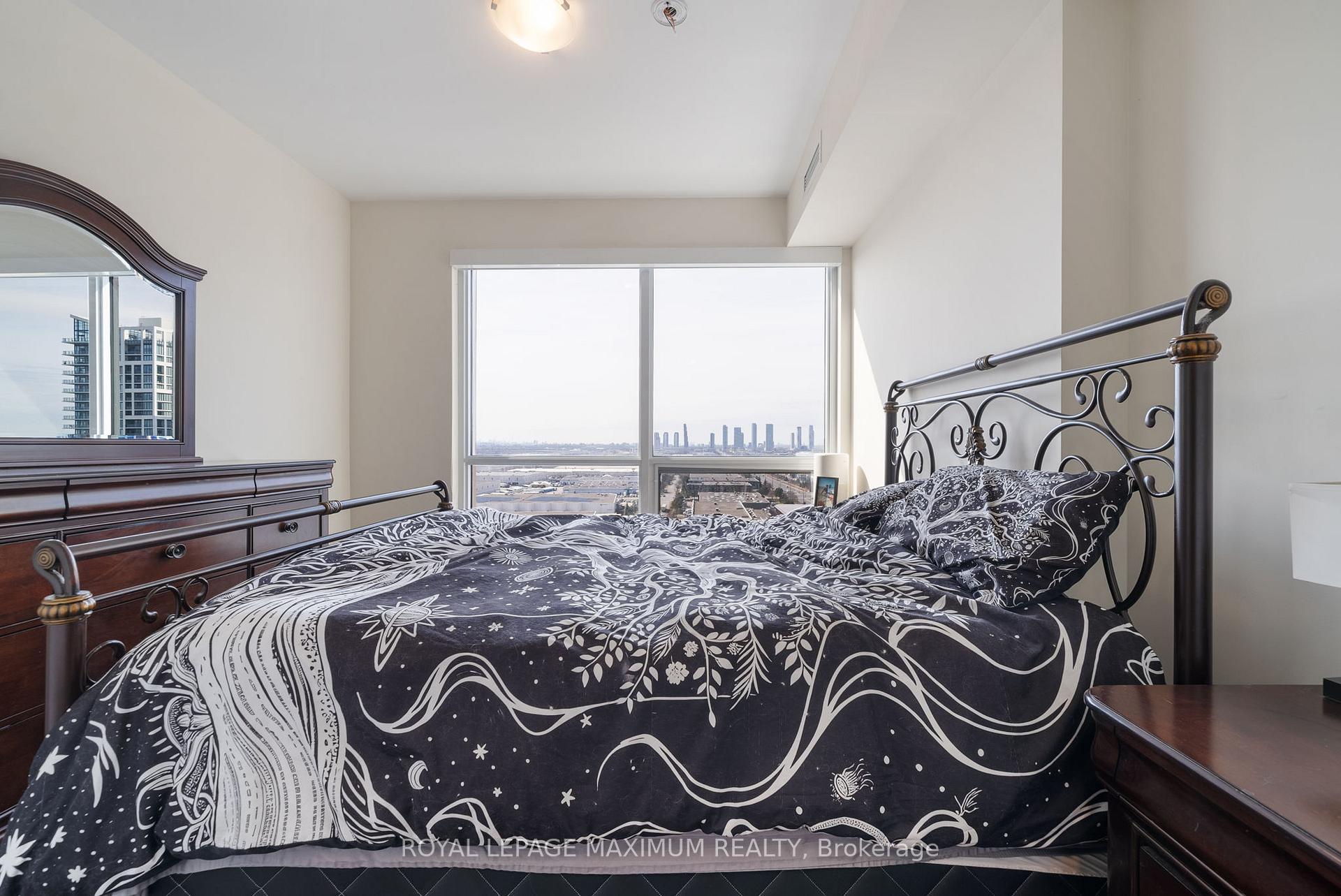 3 Bedrooms Condo at 9075 Jane, Vaughan For sale