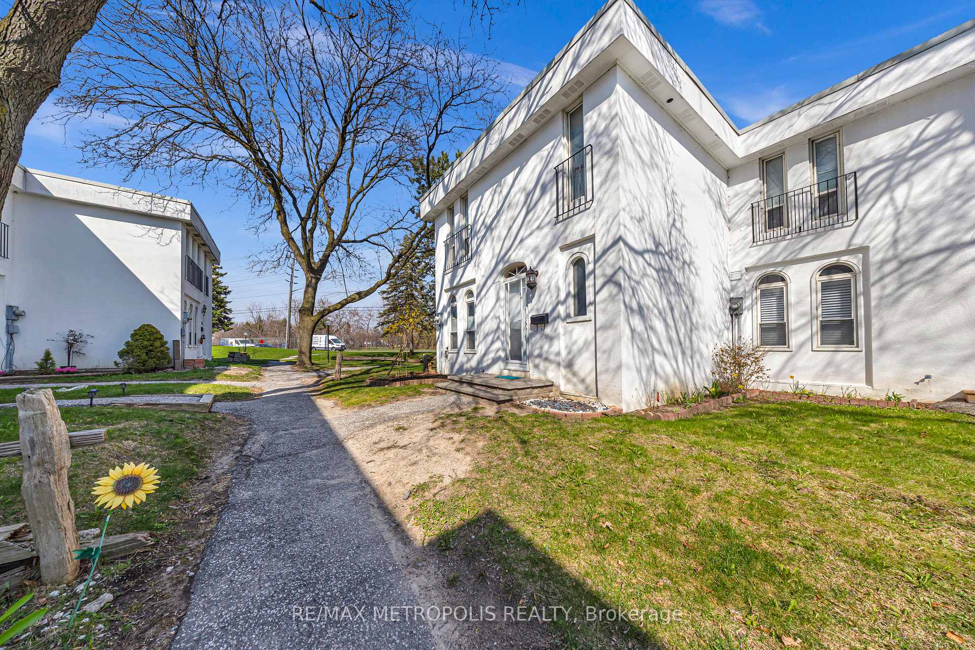 4 Bedrooms Condo at 2550 Birchmount, Toronto For sale