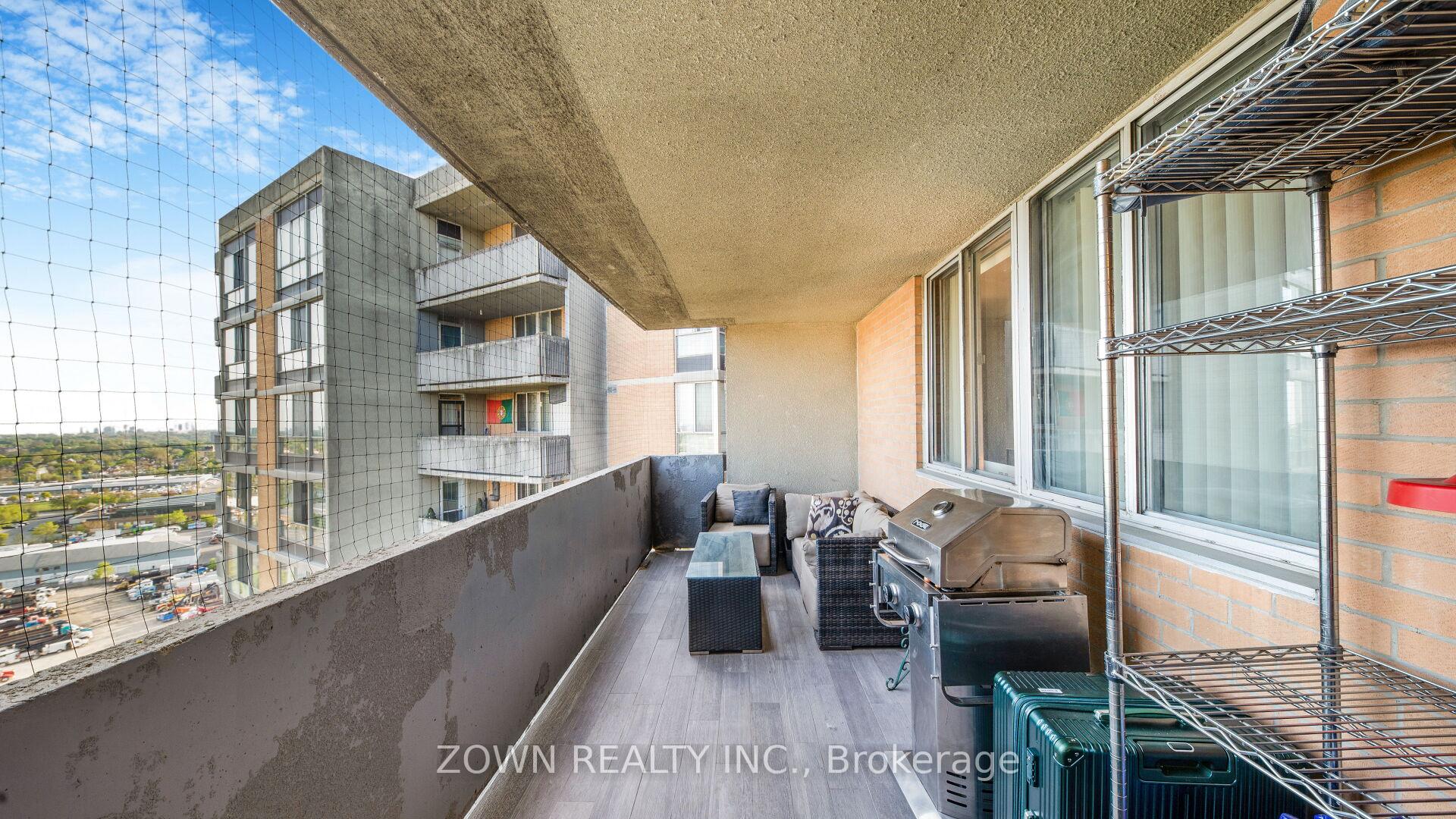 4 Bedrooms Condo at 10 Martha Eaton, Toronto For sale