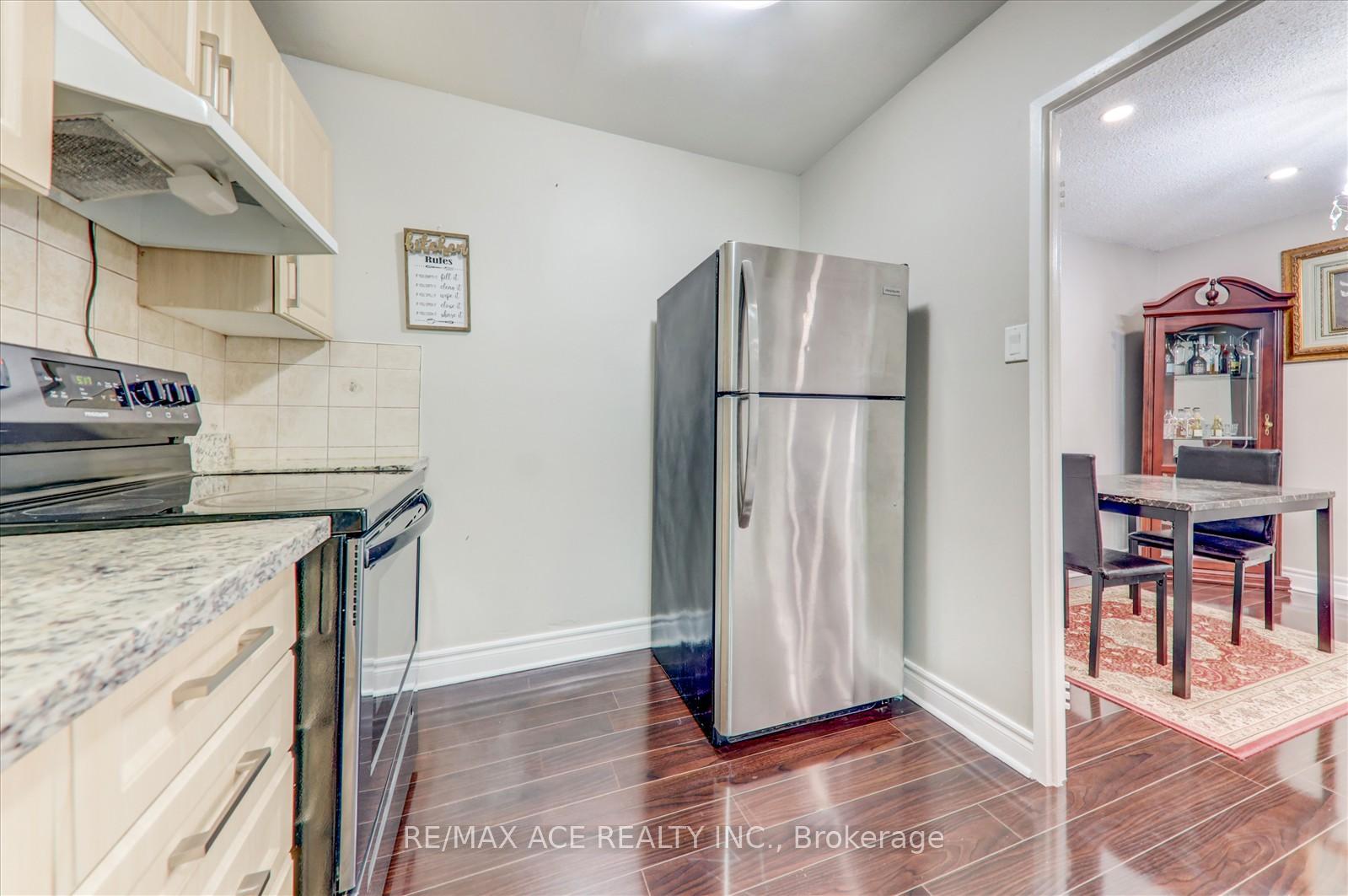 3 Bedrooms Condo at 100 Mornelle, Toronto For sale