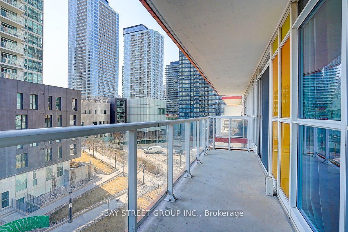 2 Bedrooms Condo at 85 Queens Wharf, Toronto For sale