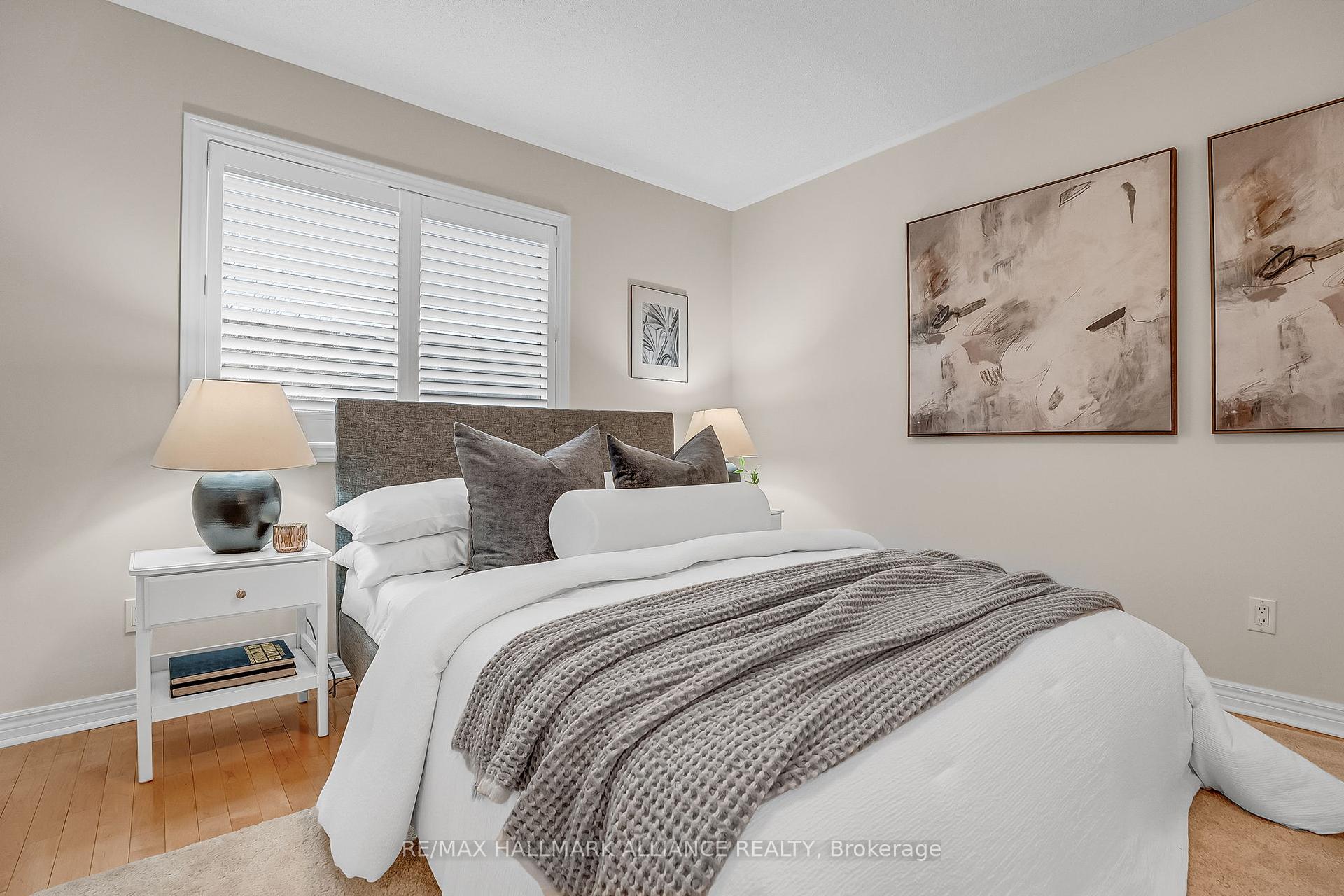 3 Bedrooms Condo at 5031 East Mill,  Mississauga For sale