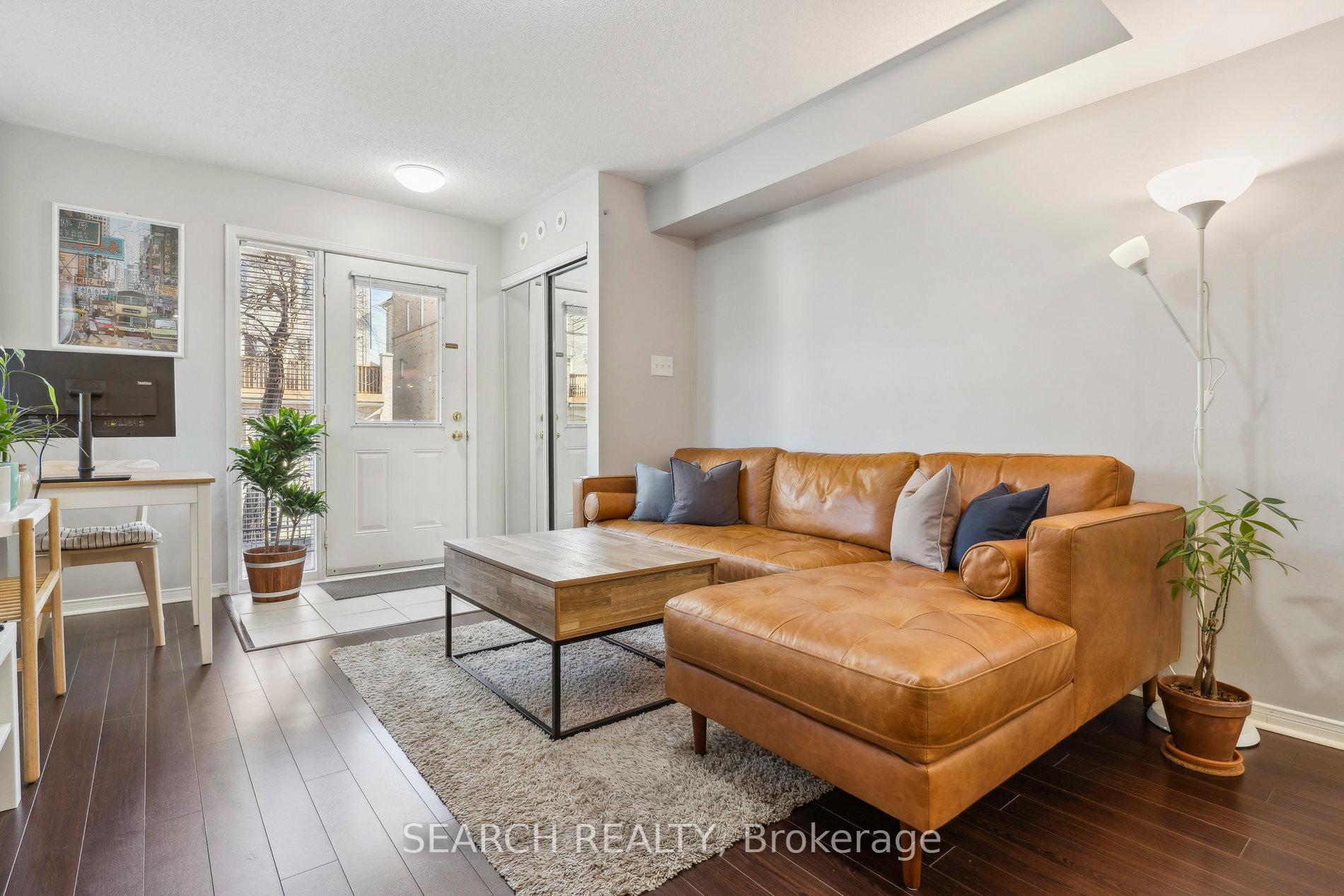 2 Bedrooms Condo at 4975 Southampton, Mississauga For sale