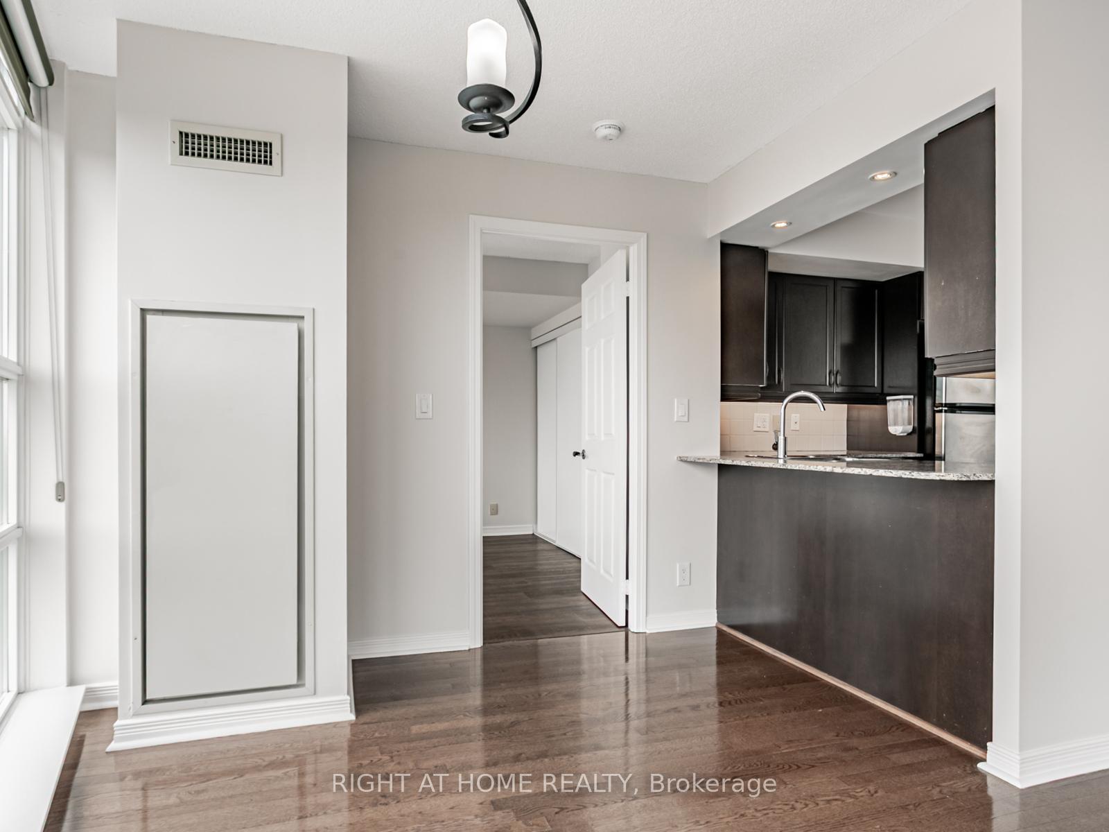 2 Bedrooms Condo at 736 Spadina, Toronto For sale