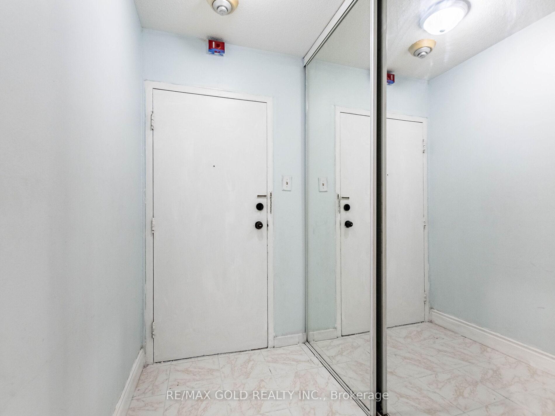3 Bedrooms Condo at 3555 Derry,  Mississauga For sale