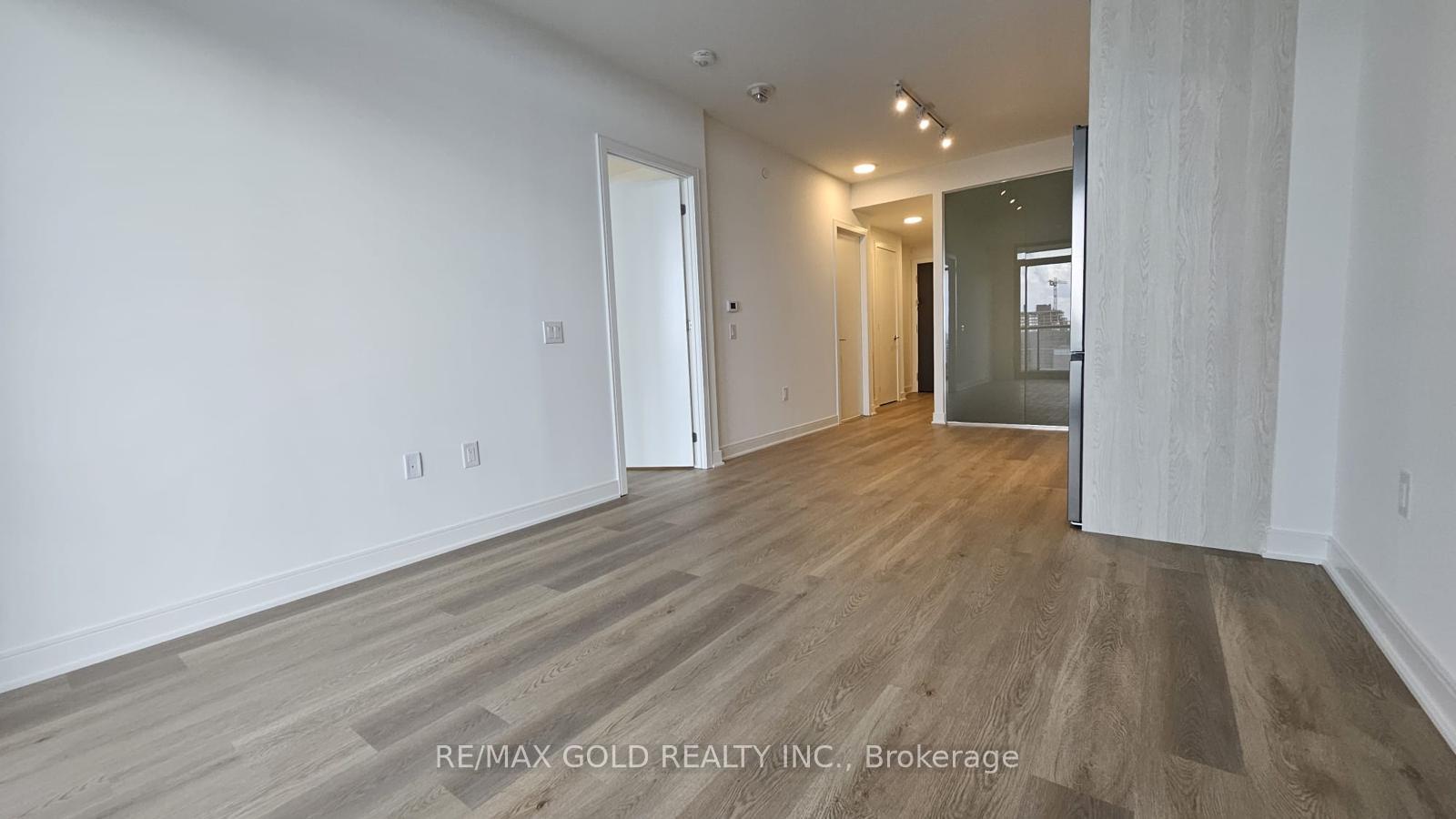2 Bedrooms Condo at 86 Dundas, Mississauga For sale
