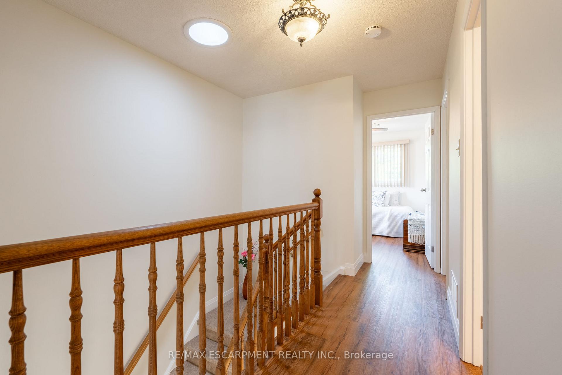 3 Bedrooms Condo at 2301 Cavendish, Burlington For sale