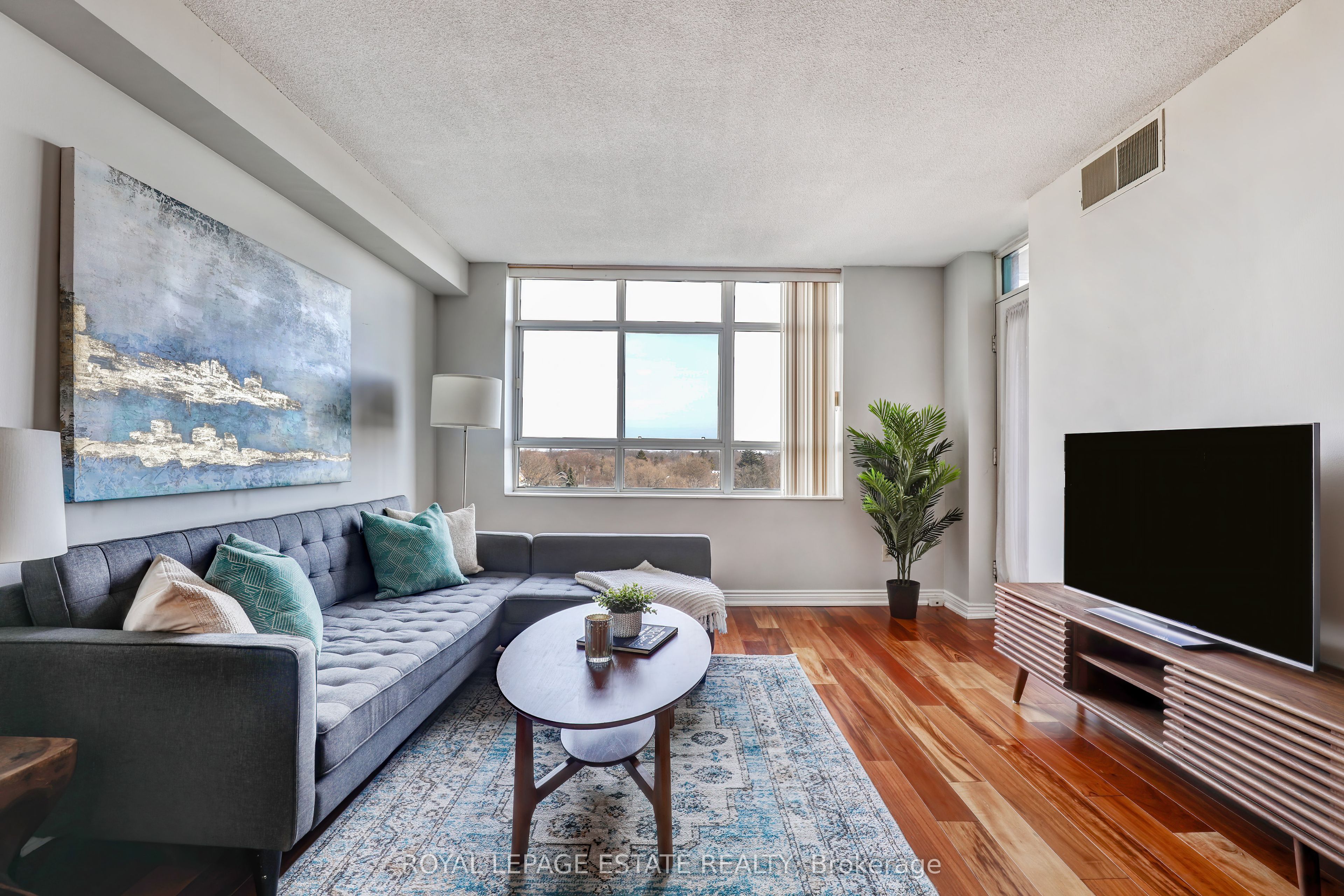 1093 Kingston Road, #808